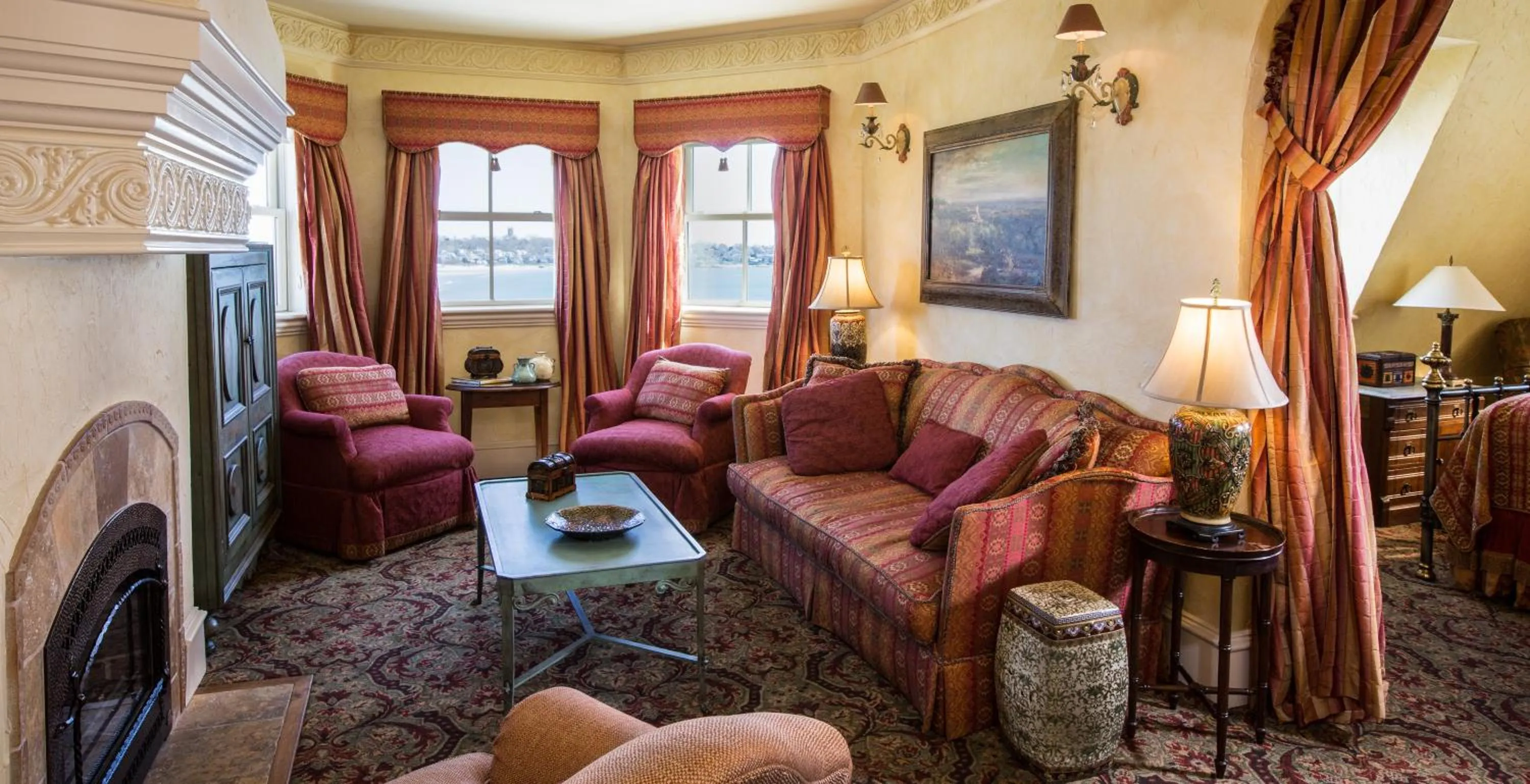 TV and multimedia in The Chanler at Cliff Walk