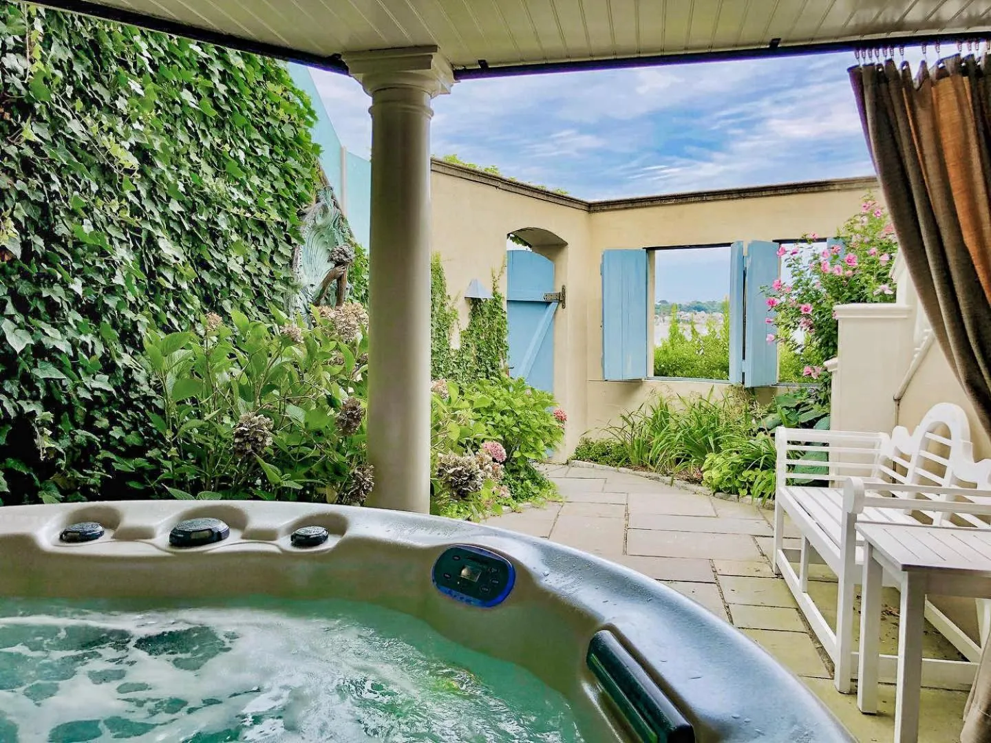 Hot Tub in The Chanler at Cliff Walk