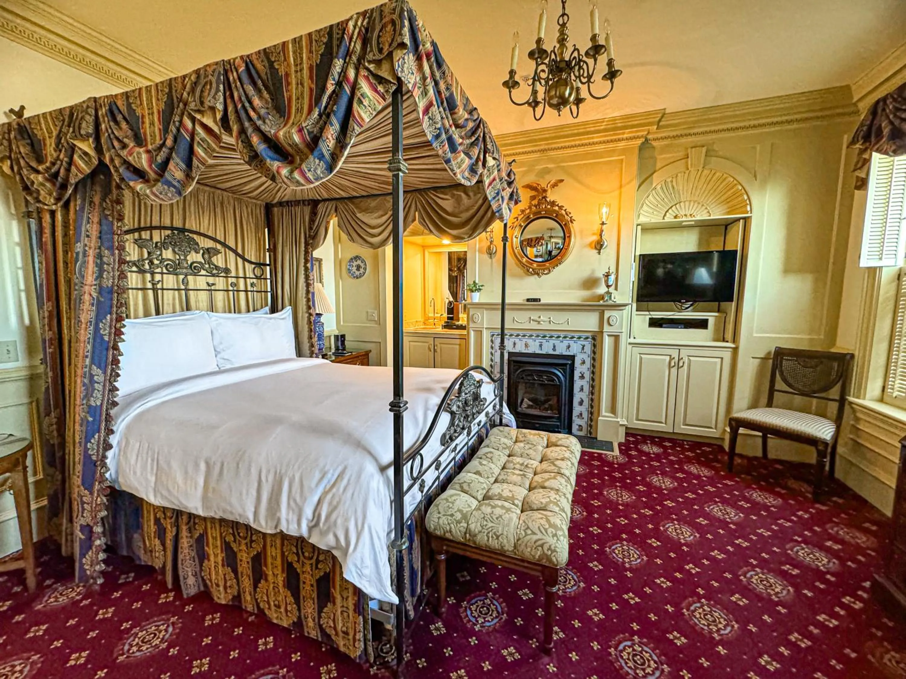 Bed in The Chanler at Cliff Walk