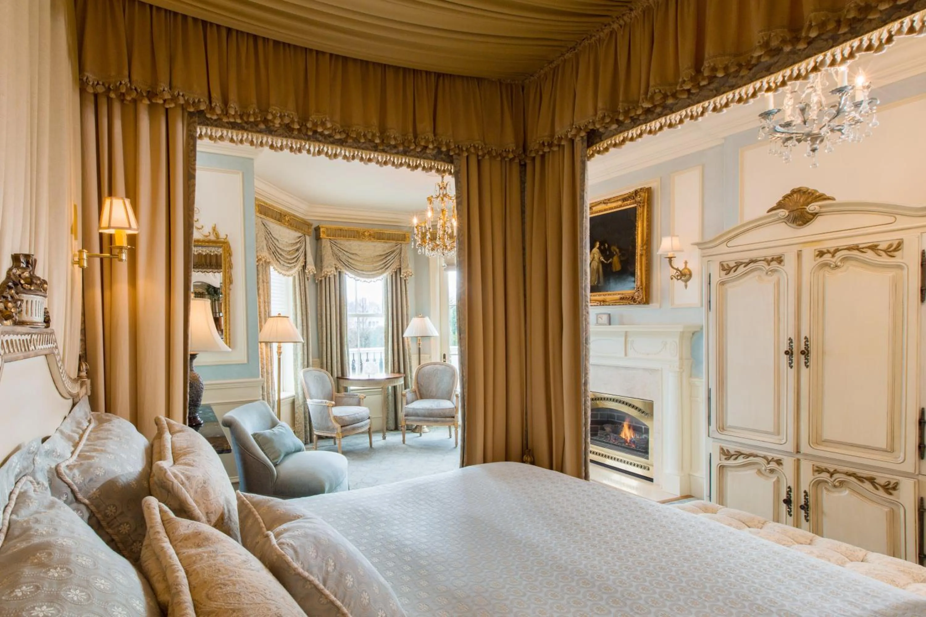 Bed in The Chanler at Cliff Walk