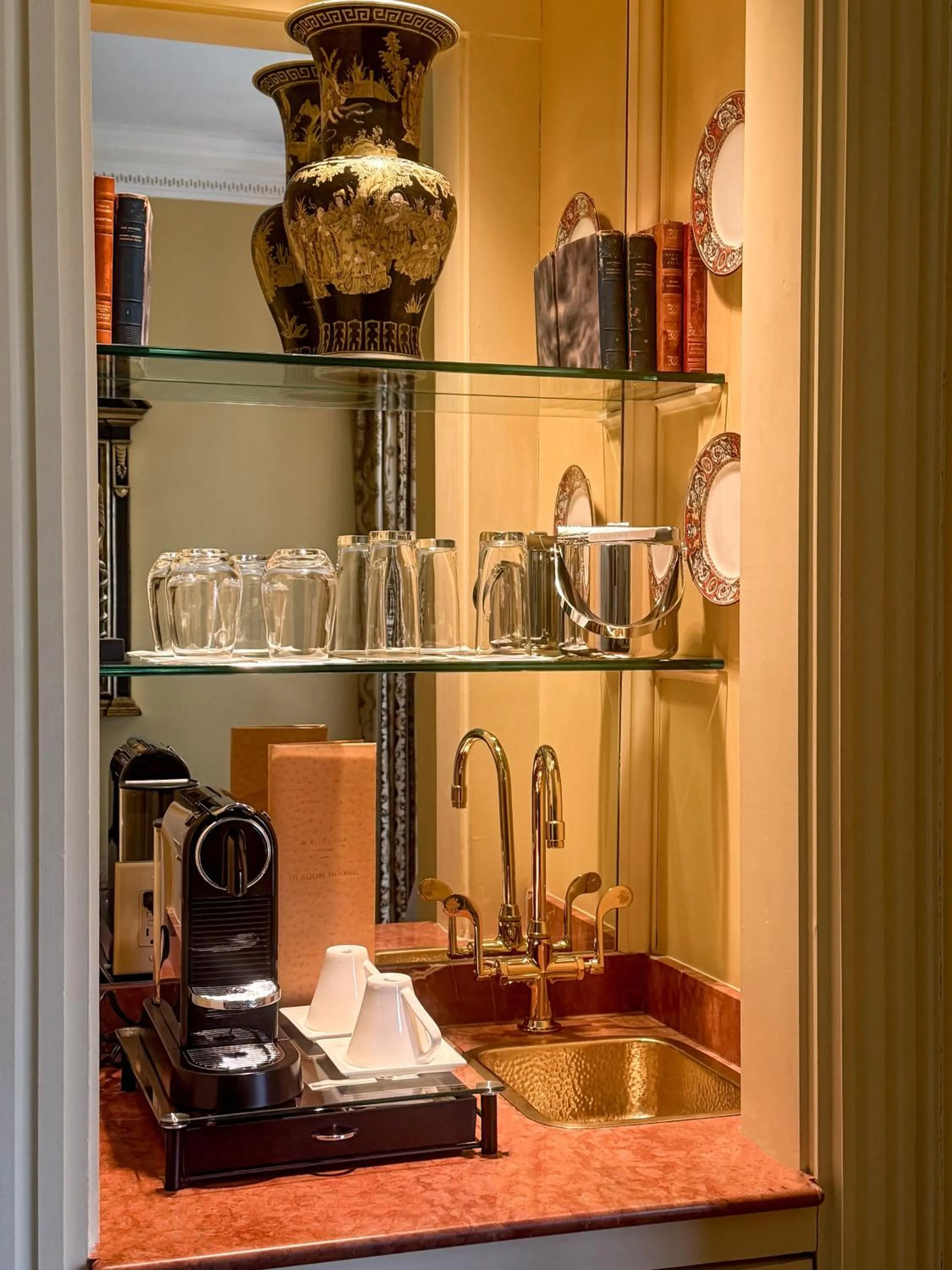 Coffee/tea facilities in The Chanler at Cliff Walk