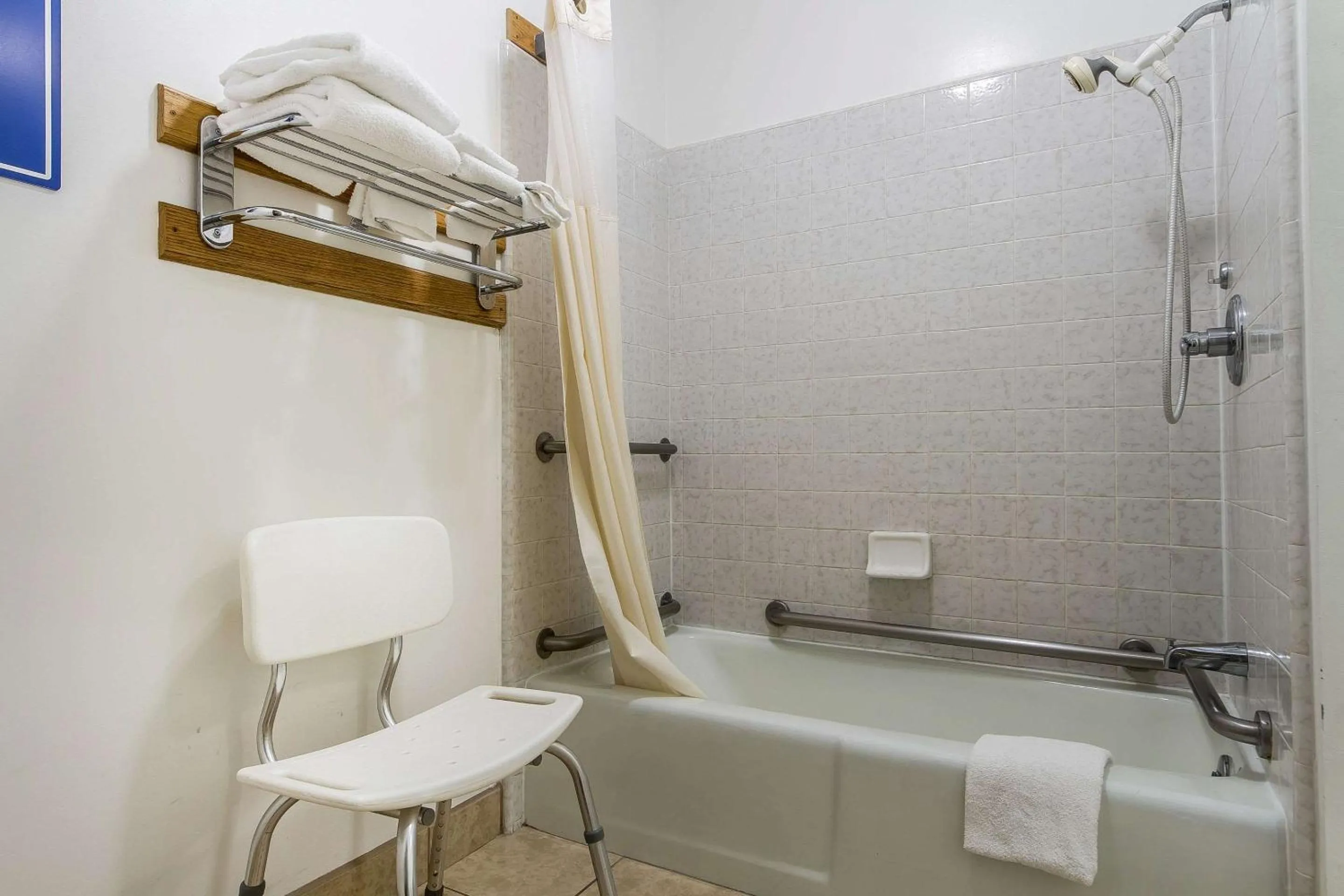 Shower in Quality Inn & Suites Gilroy