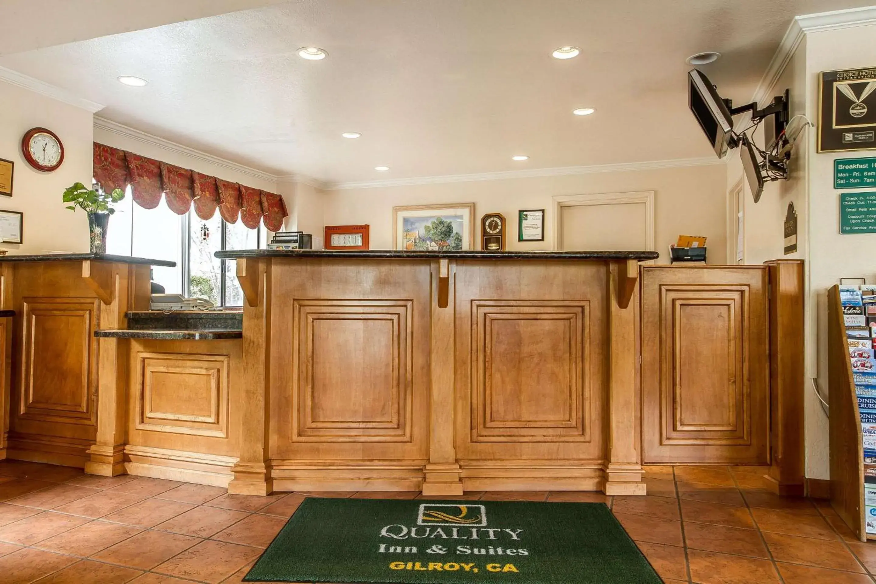 Lobby or reception in Quality Inn & Suites Gilroy Lobby or reception in Quality Inn & Suites Gilroy
