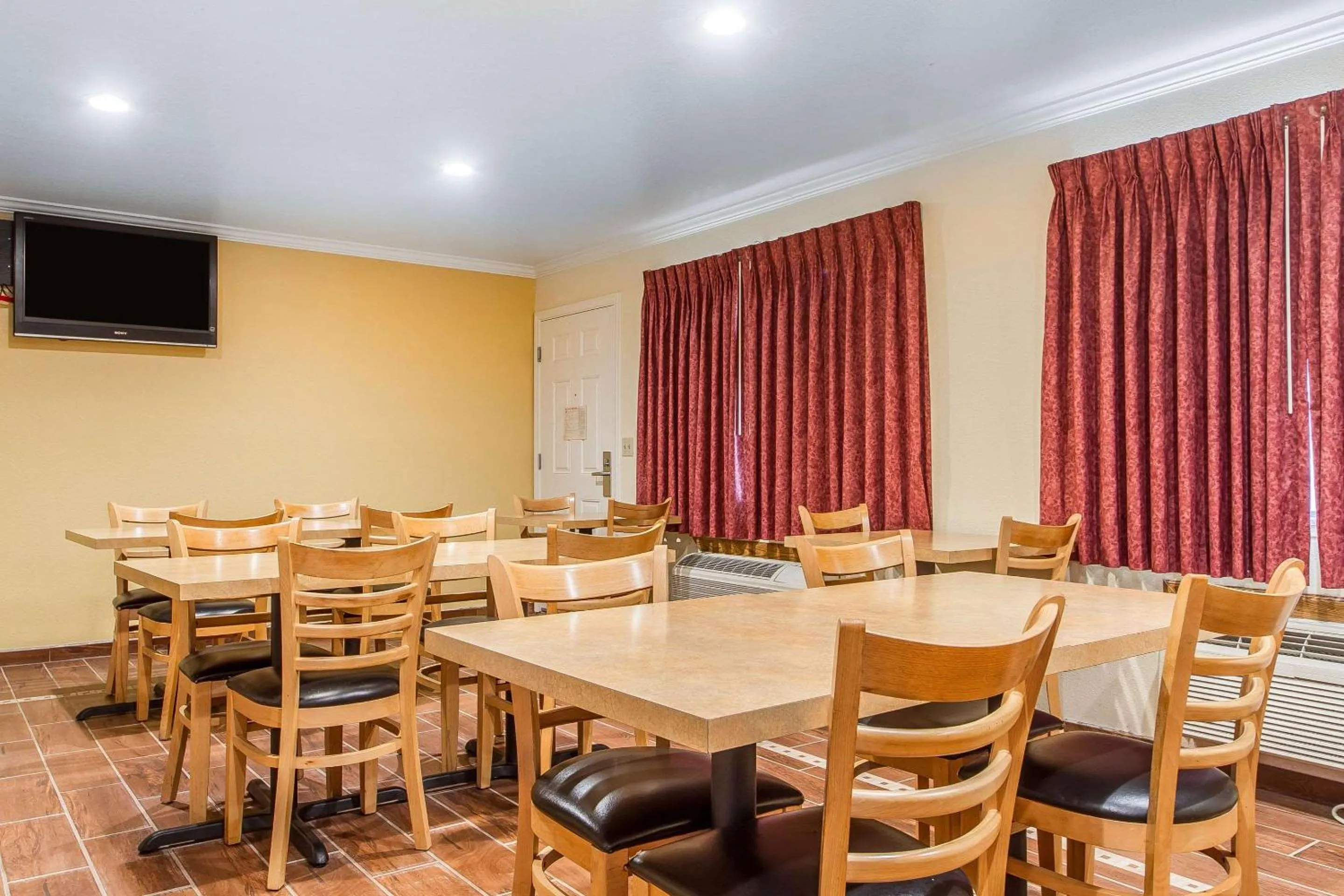 Restaurant/places to eat in Quality Inn & Suites Gilroy