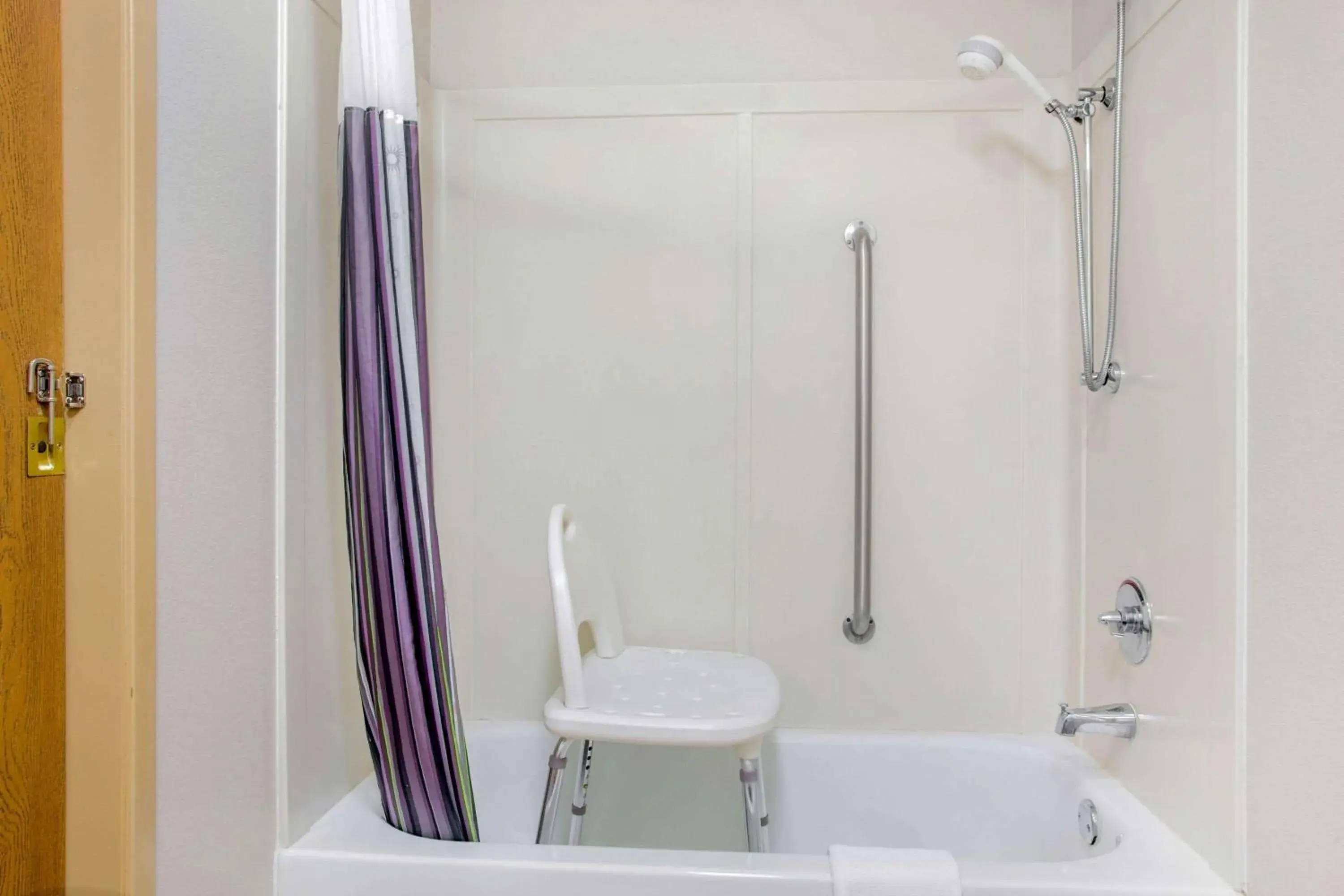 Bathroom in La Quinta by Wyndham Springfield South Bathroom in La Quinta by Wyndham Springfield South