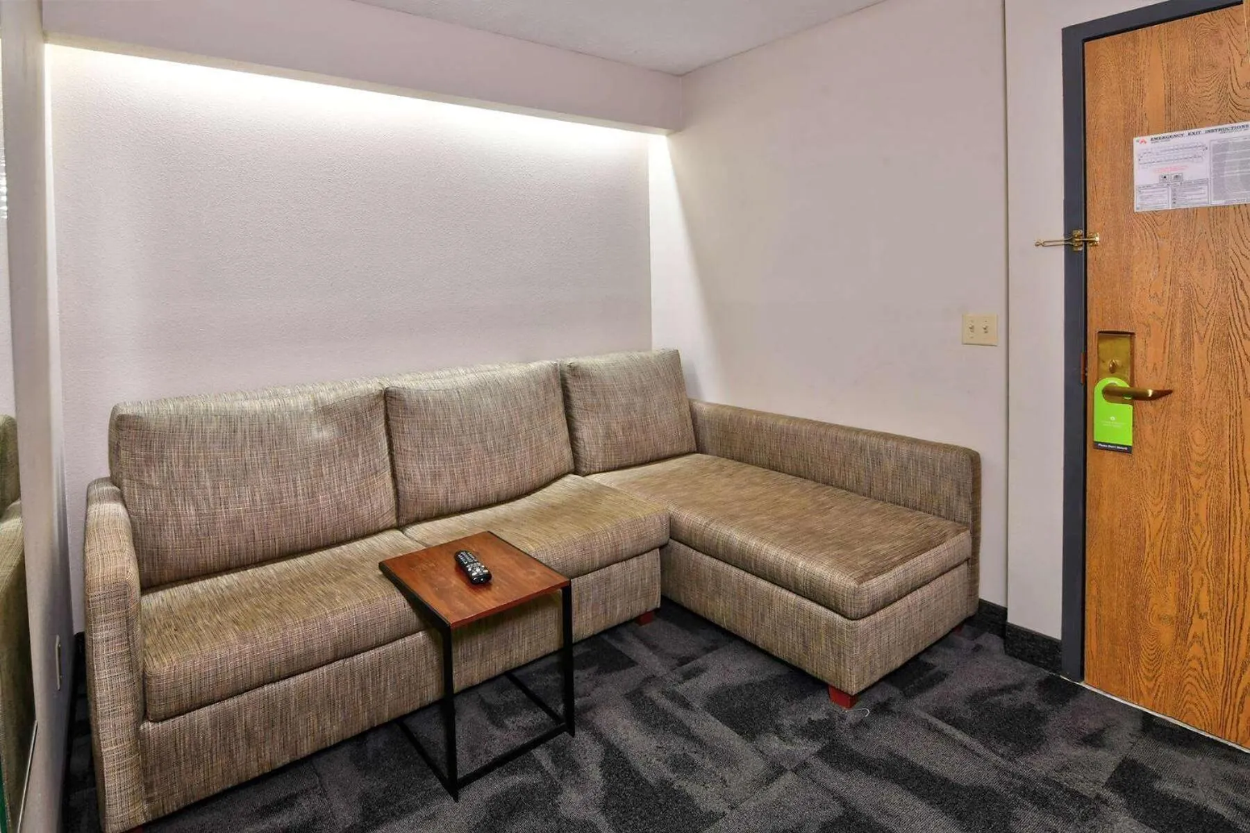 Photo of the whole room in La Quinta by Wyndham Springfield South