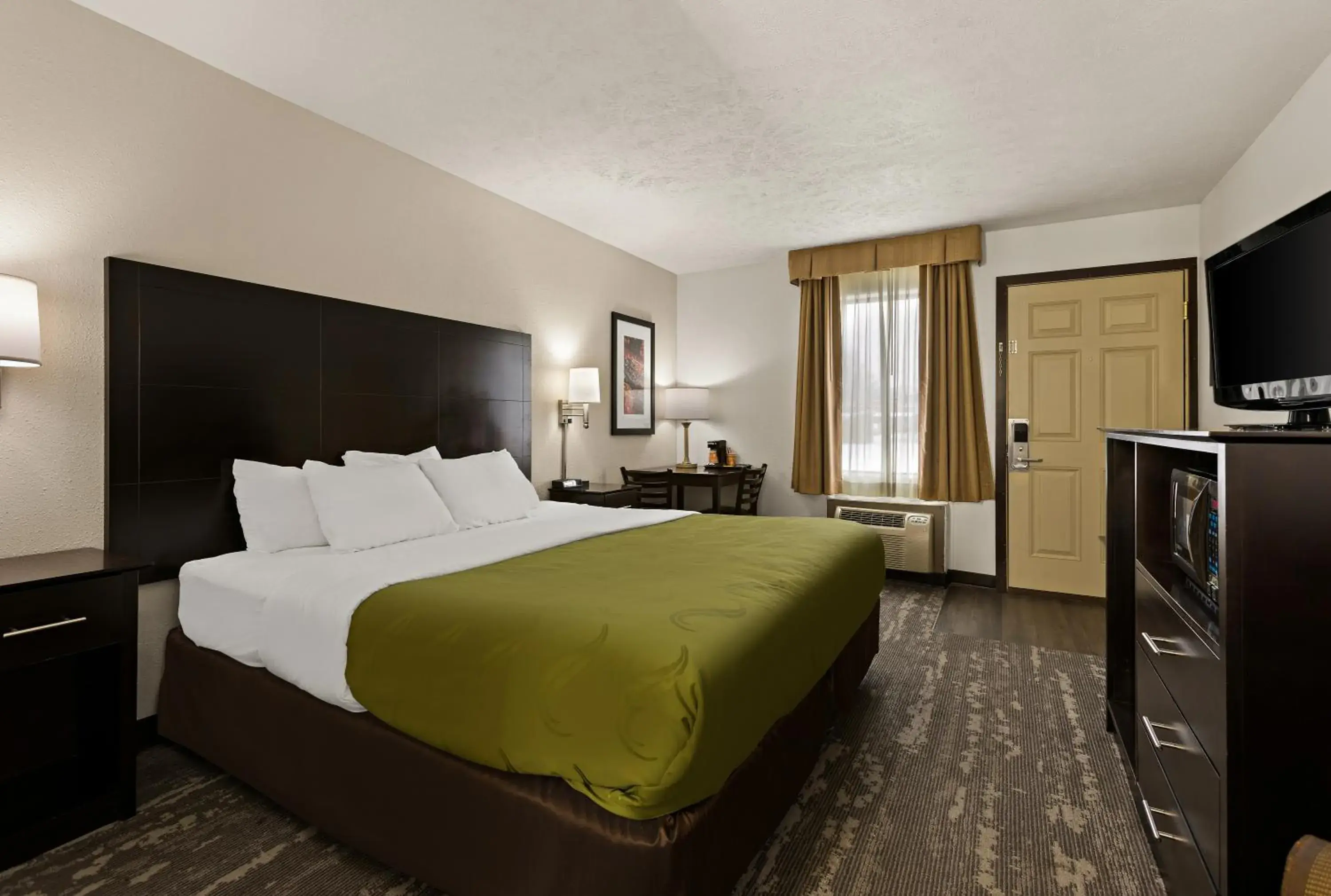 Bedroom, Bed in Quality Inn Traverse City Bedroom, Bed in Quality Inn Traverse City