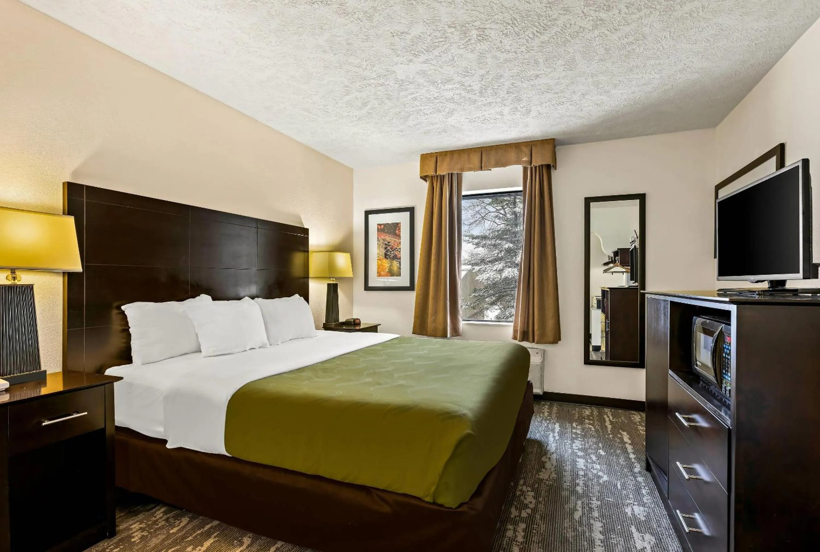 Bedroom, Bed in Quality Inn Traverse City