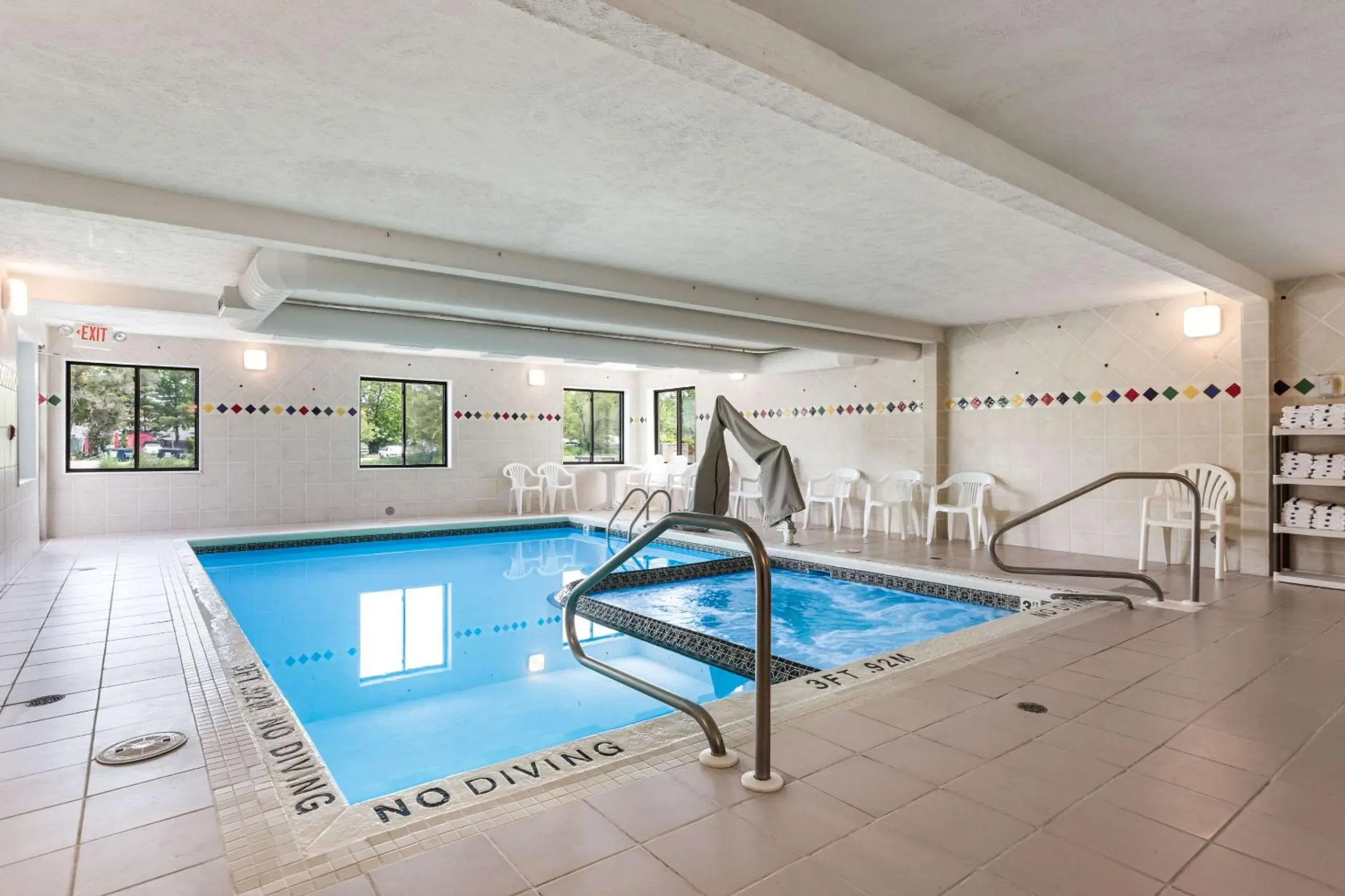 Swimming pool in Quality Inn Traverse City Swimming pool in Quality Inn Traverse City