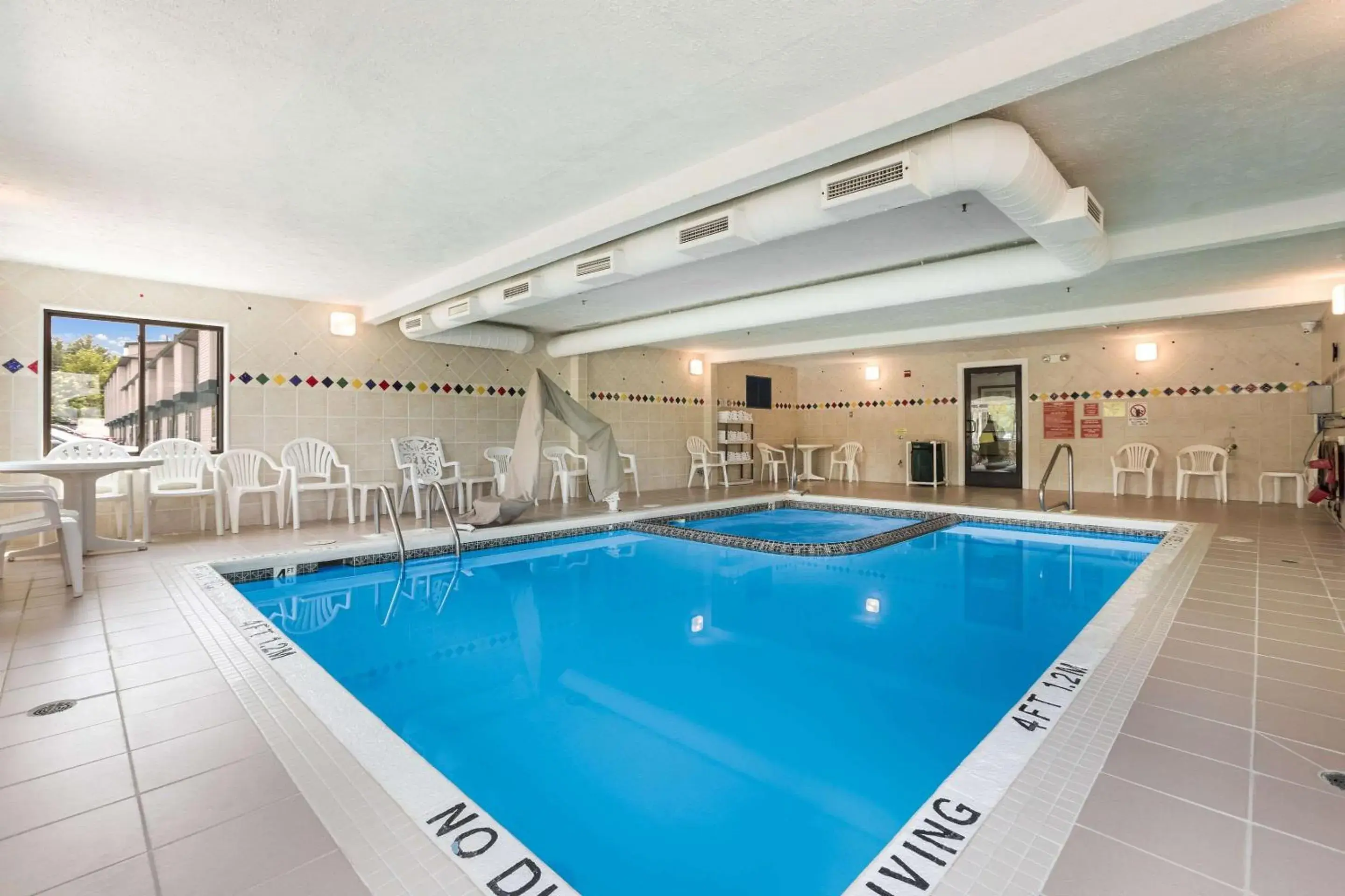 Swimming pool in Quality Inn Traverse City Swimming pool in Quality Inn Traverse City