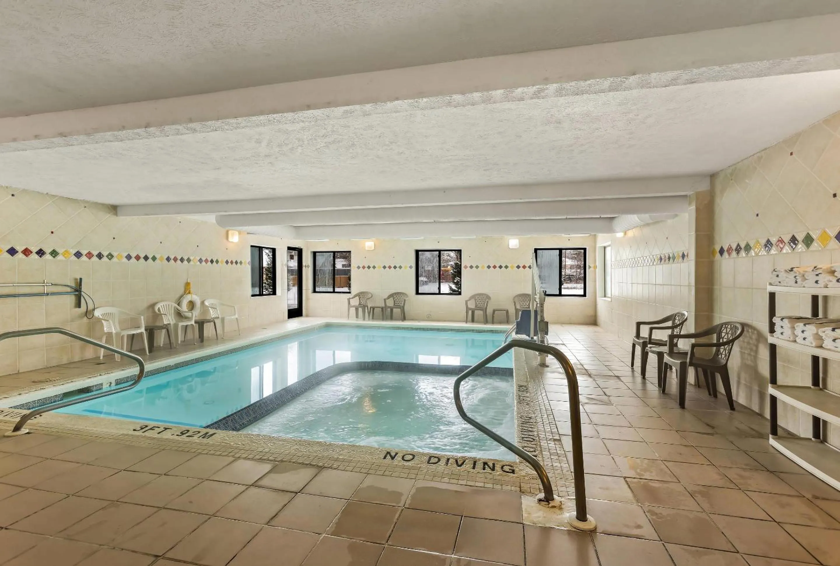 Swimming pool in Quality Inn Traverse City