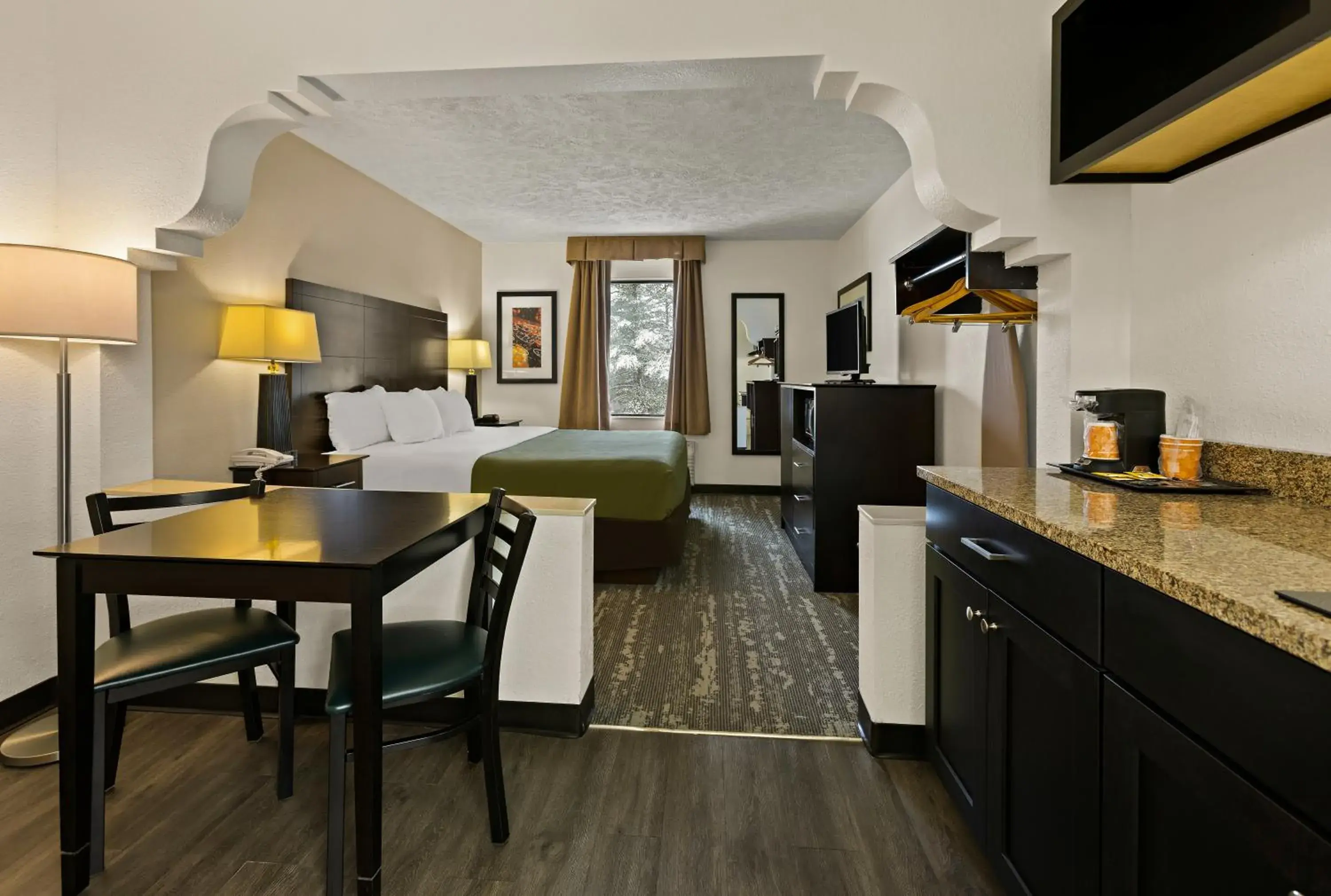 Superior King Room - Non Smoking in Quality Inn Superior King Room - Non Smoking in Quality Inn