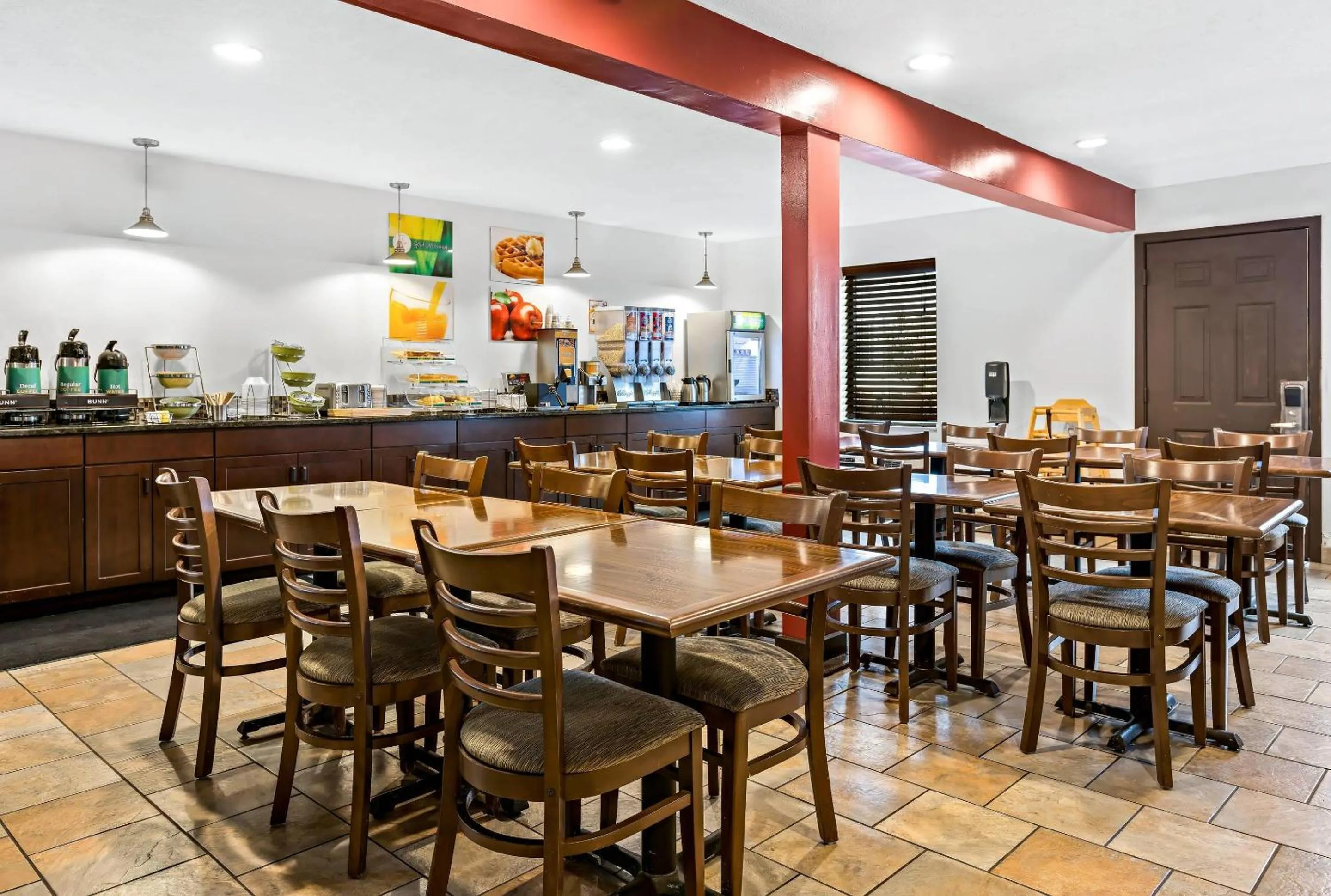 Breakfast in Quality Inn Traverse City