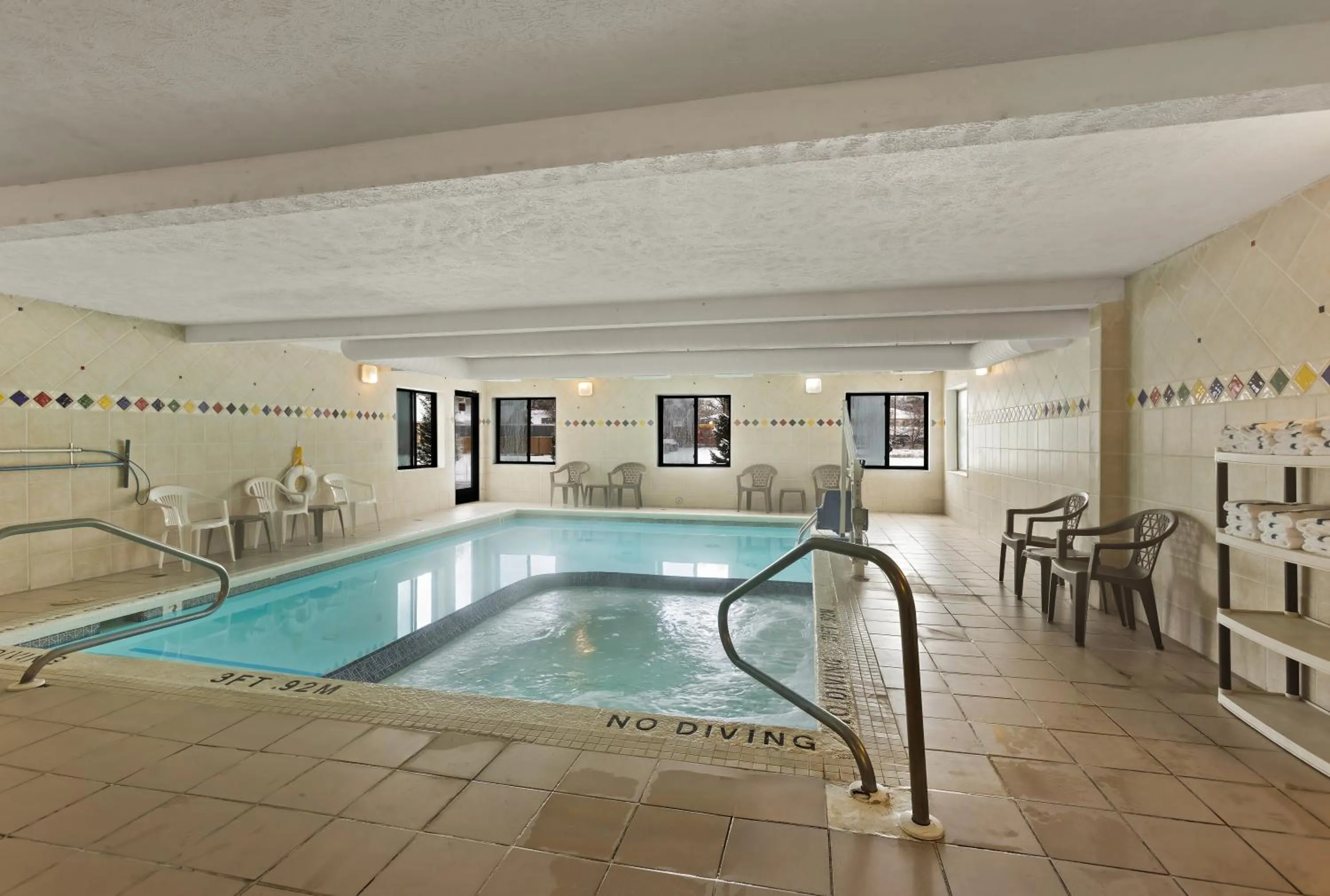 Swimming pool in Quality Inn Traverse City