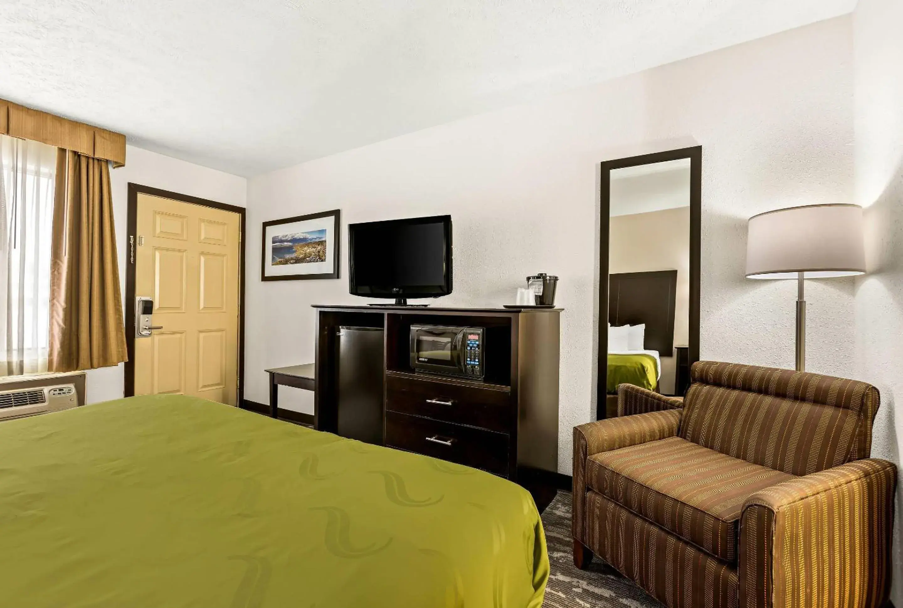 Bedroom, Bed in Quality Inn Traverse City Bedroom, Bed in Quality Inn Traverse City