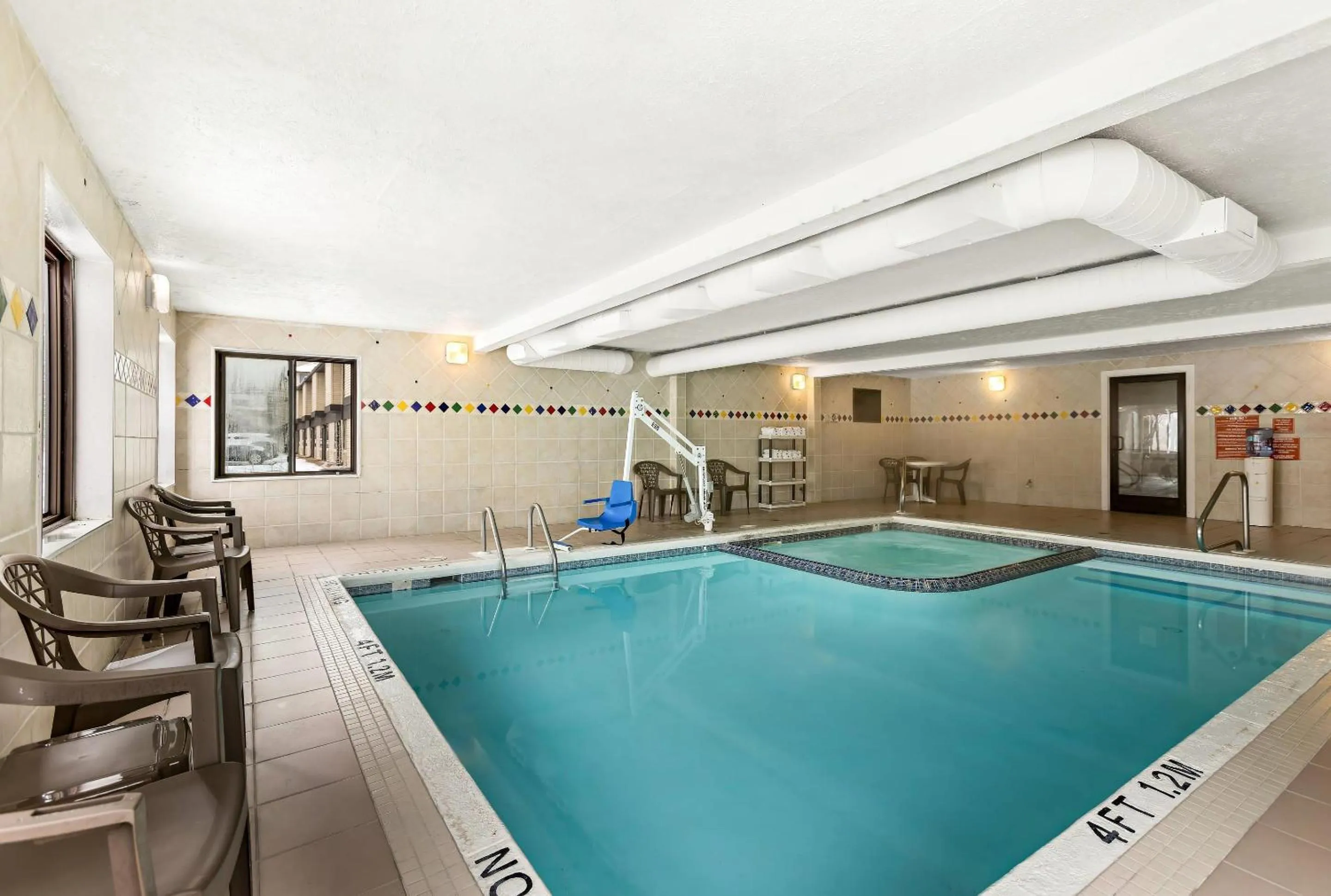 Swimming pool in Quality Inn Traverse City
