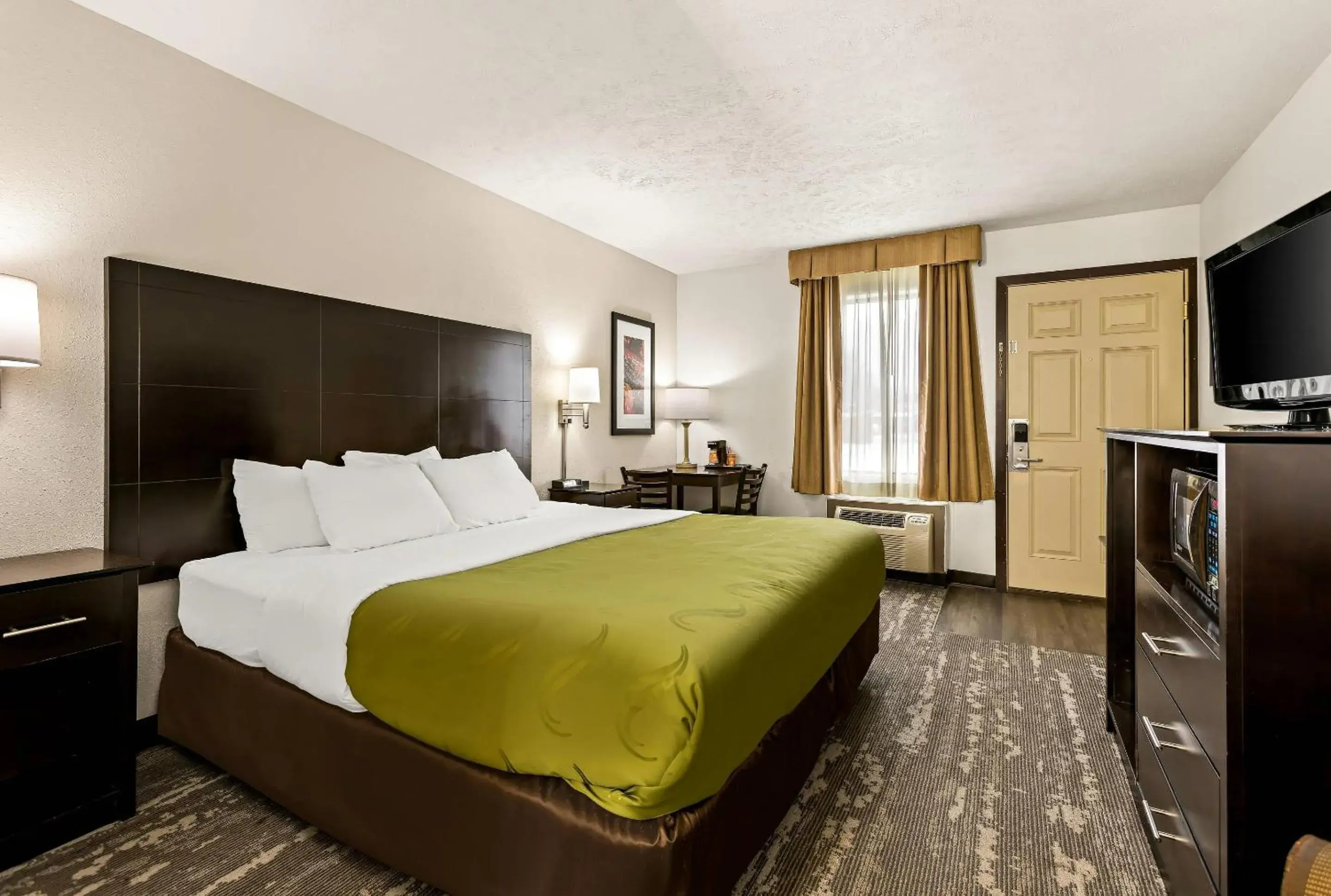 Bedroom, Bed in Quality Inn Traverse City Bedroom, Bed in Quality Inn Traverse City