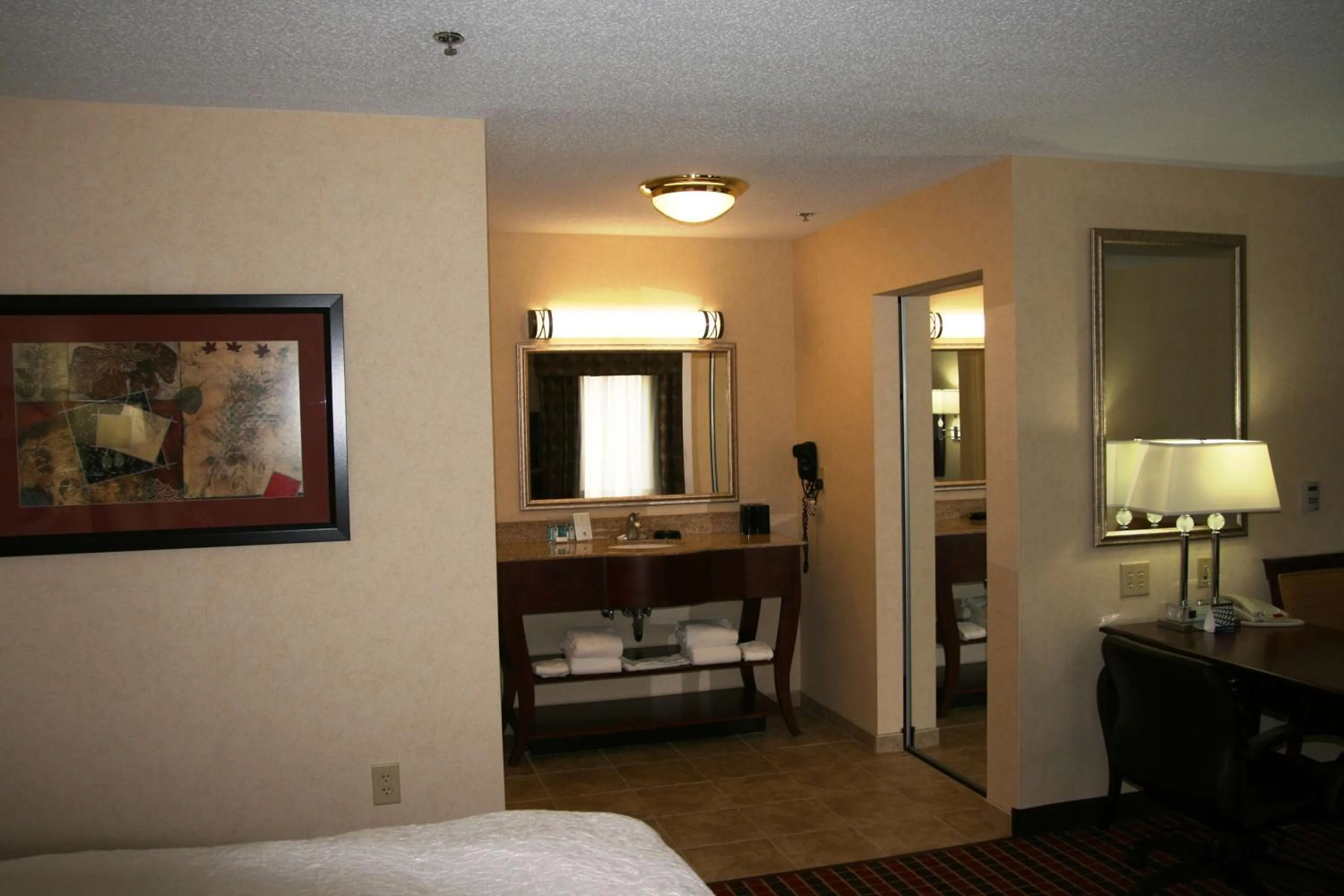 Bed in Hampton Inn & Suites Dayton-Airport