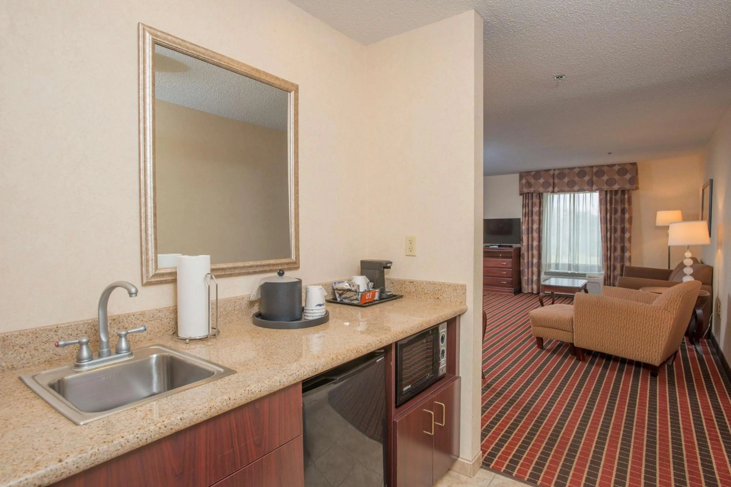 Bedroom in Hampton Inn & Suites Dayton-Airport