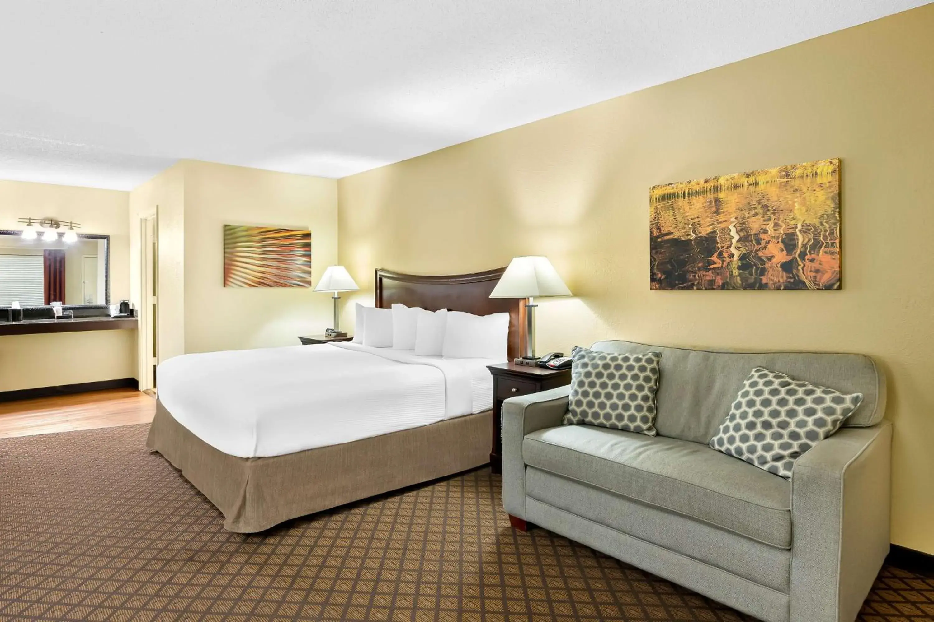 Bedroom, Bed in Best Western Coach House Bedroom, Bed in Best Western Coach House