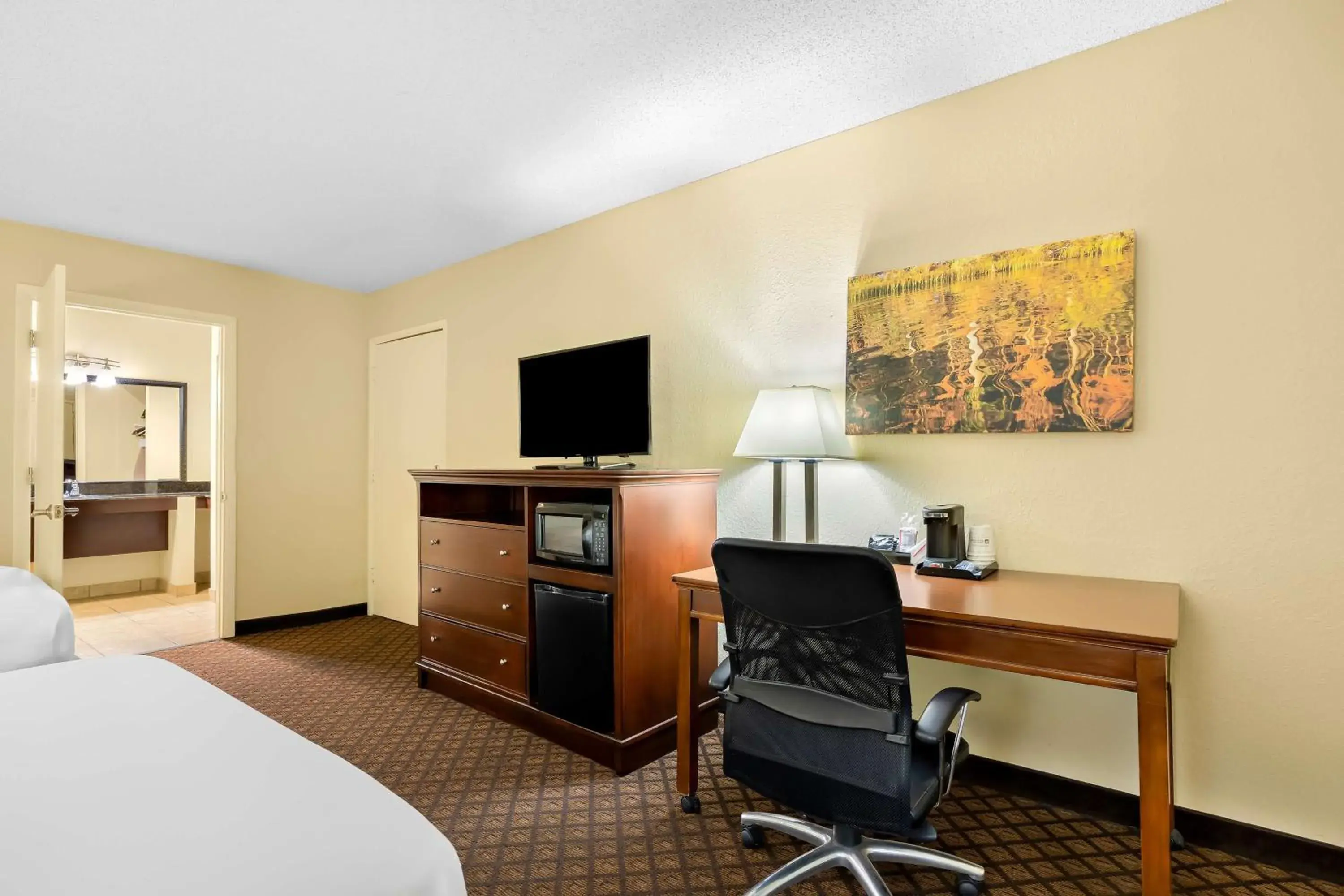 Bedroom, Bed in Best Western Coach House Bedroom, Bed in Best Western Coach House