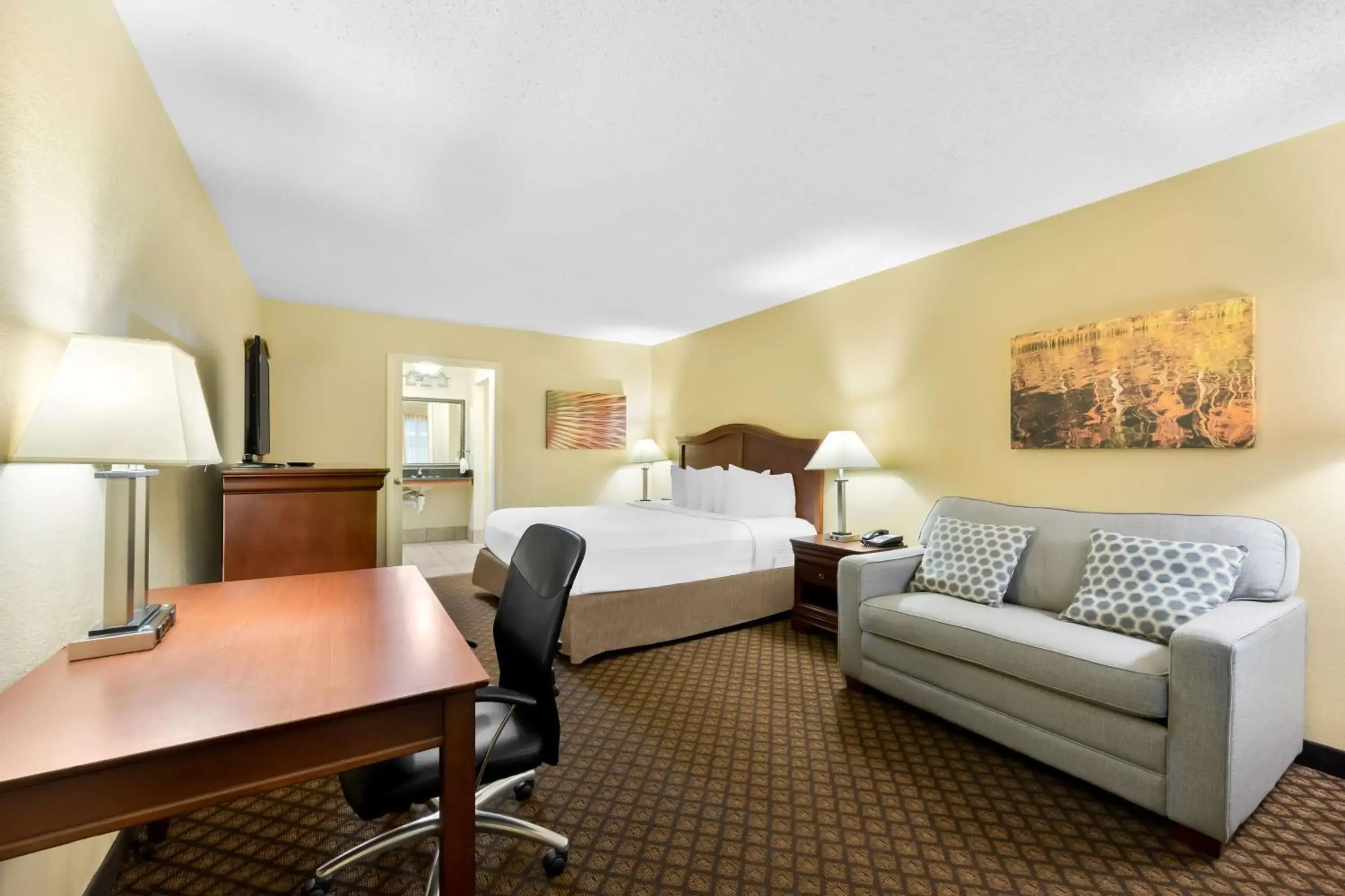 Bedroom, Bed in Best Western Coach House Bedroom, Bed in Best Western Coach House