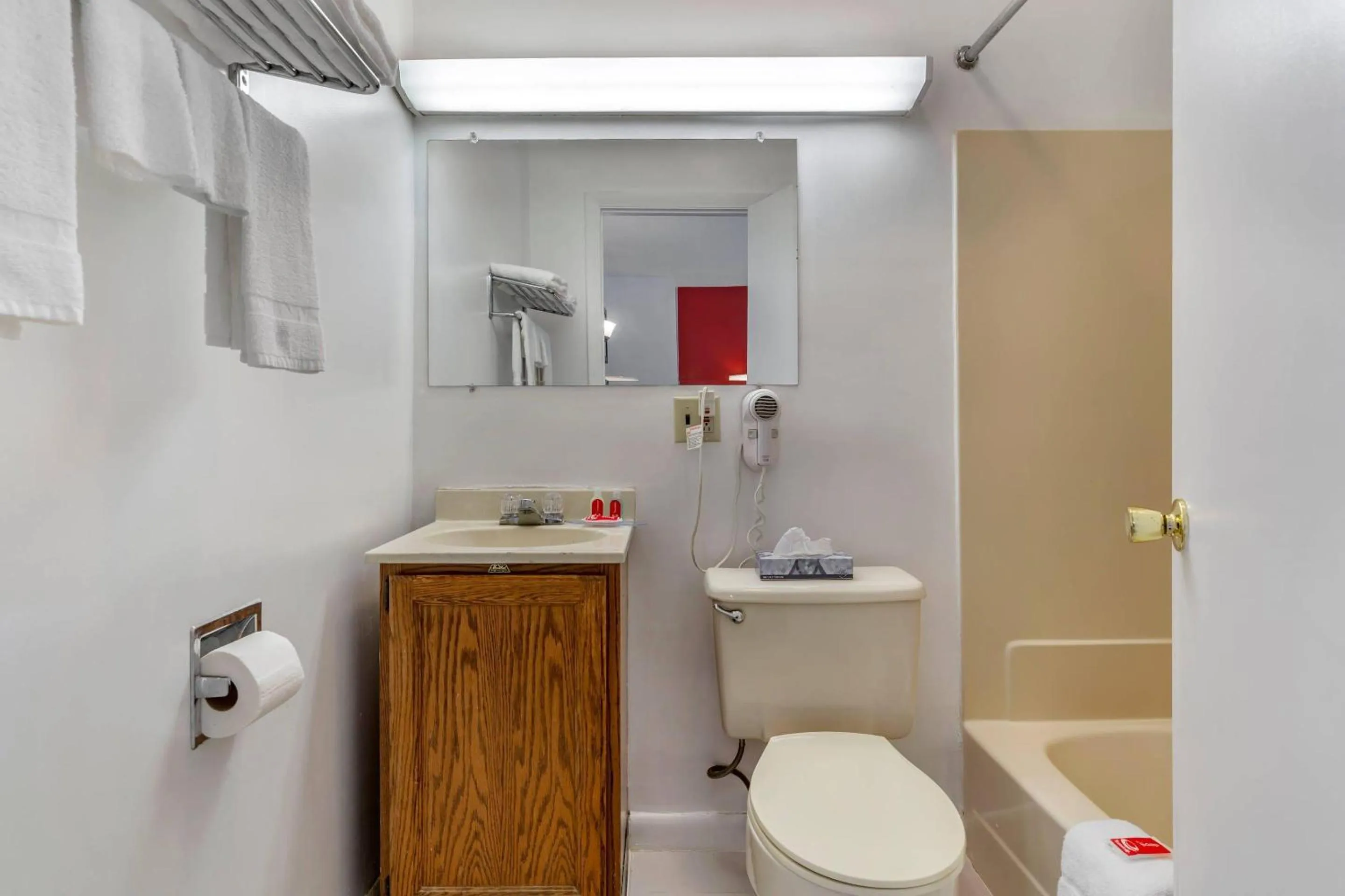 Bedroom in Econo Lodge Lee - Great Barrington