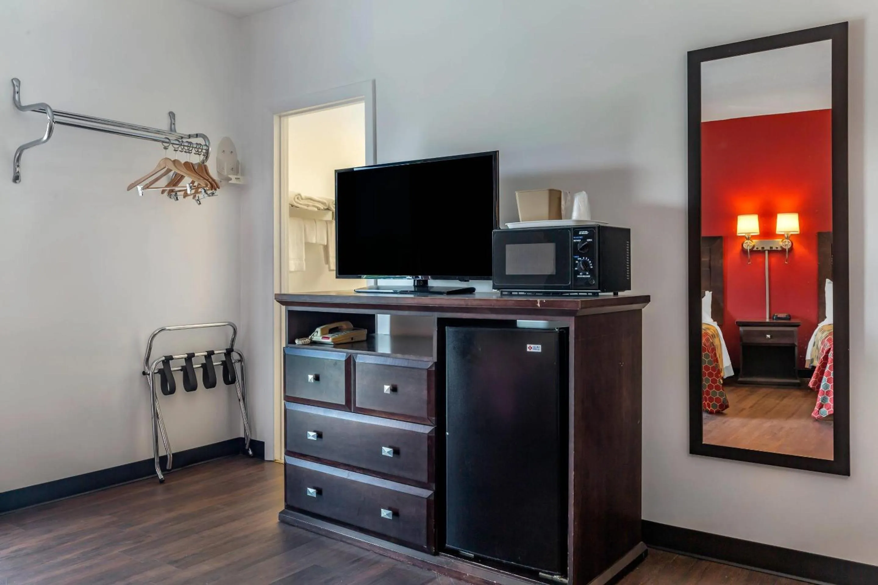 Bedroom in Econo Lodge Lee - Great Barrington