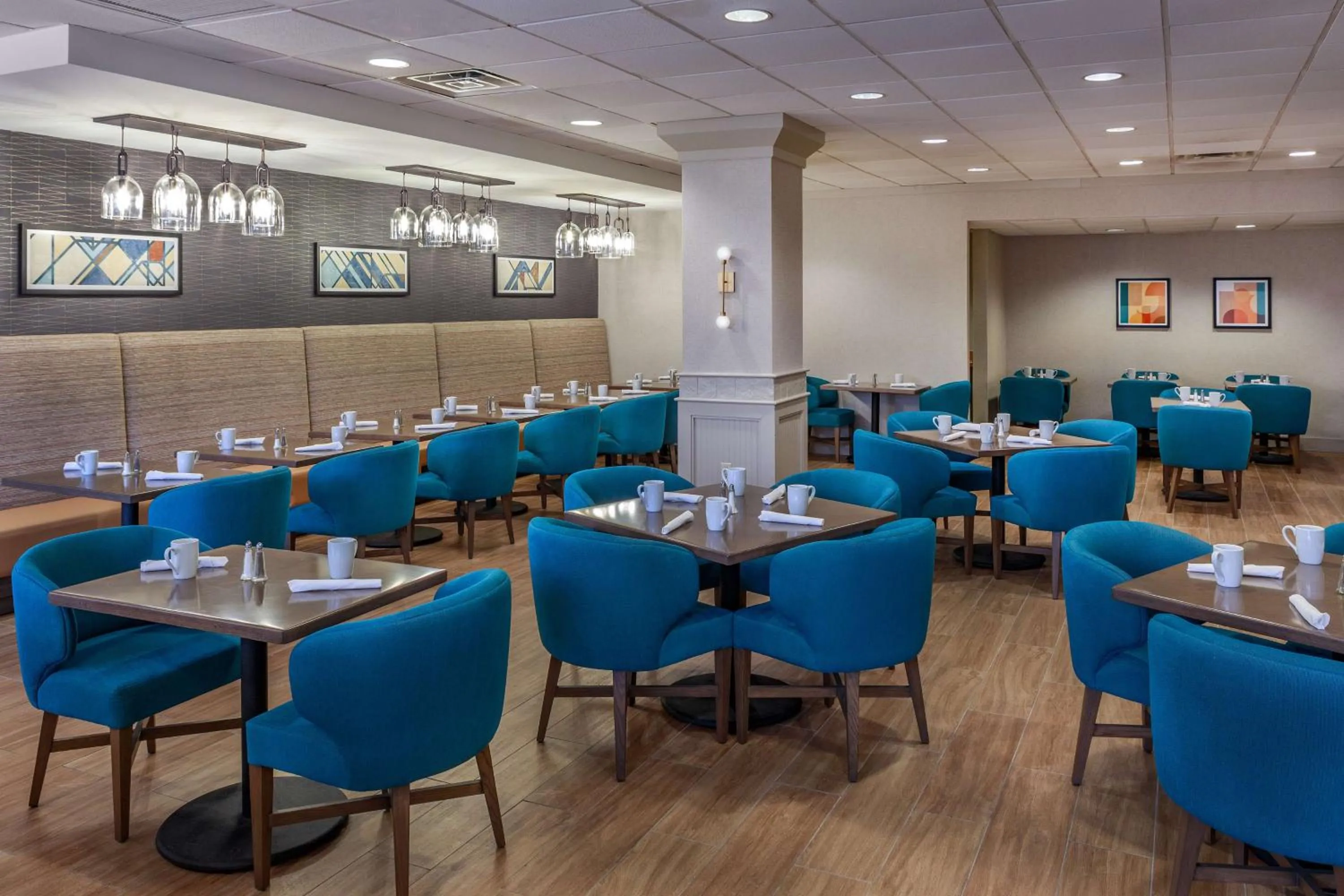 Restaurant/places to eat in DoubleTree by Hilton Boston/Westborough