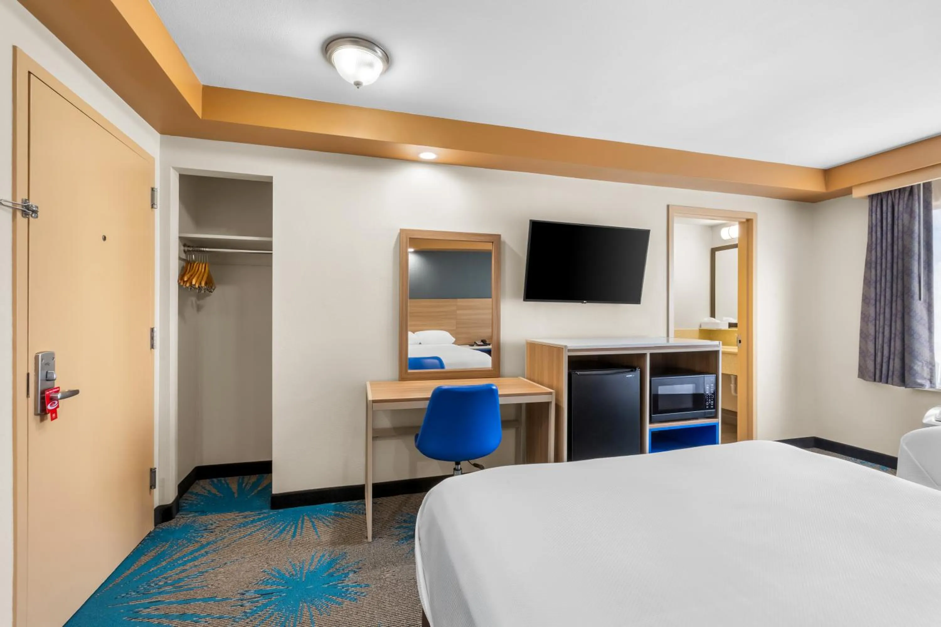 Bed in Econo Lodge Woodbridge