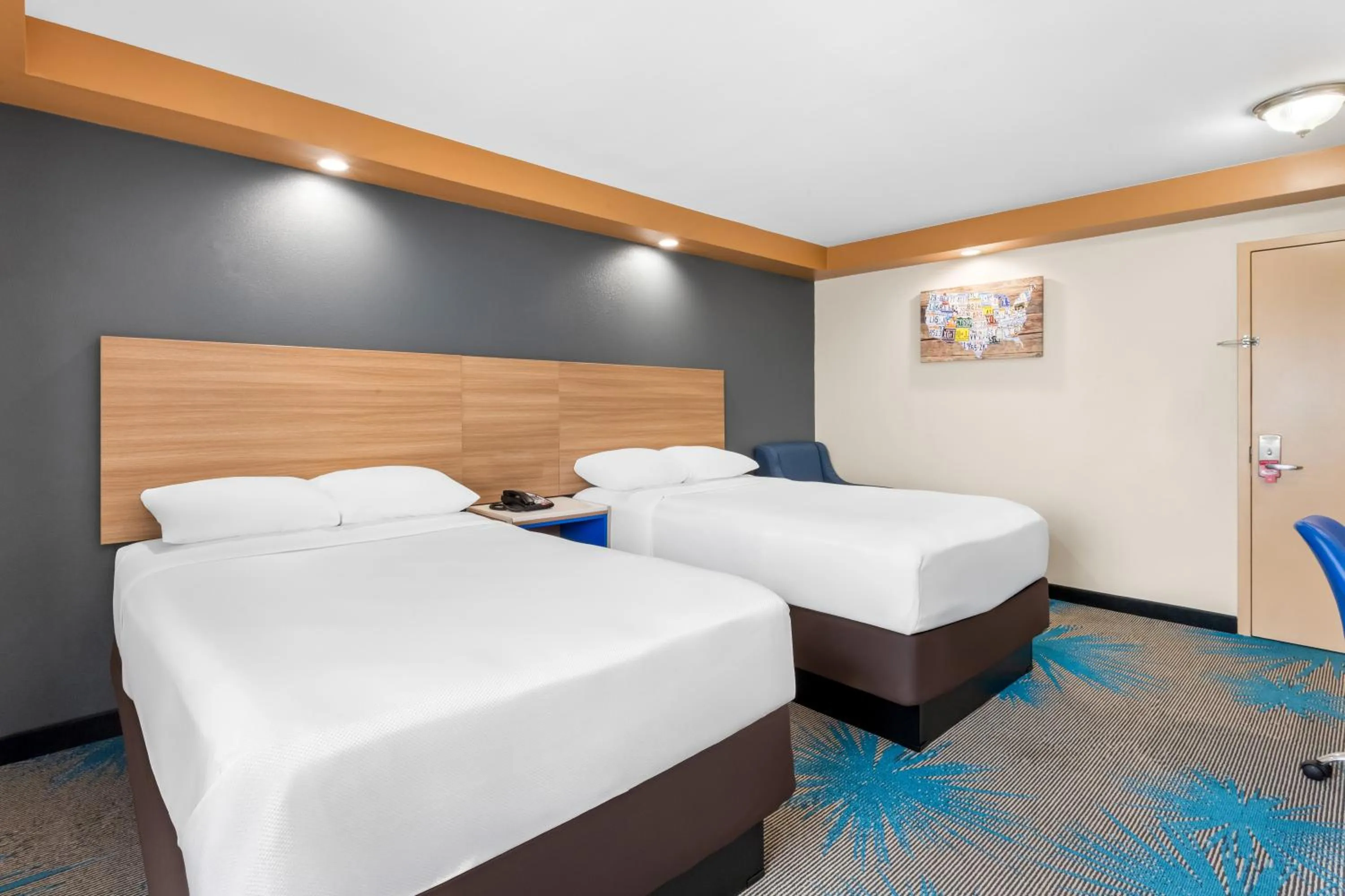 Bed in Econo Lodge Woodbridge