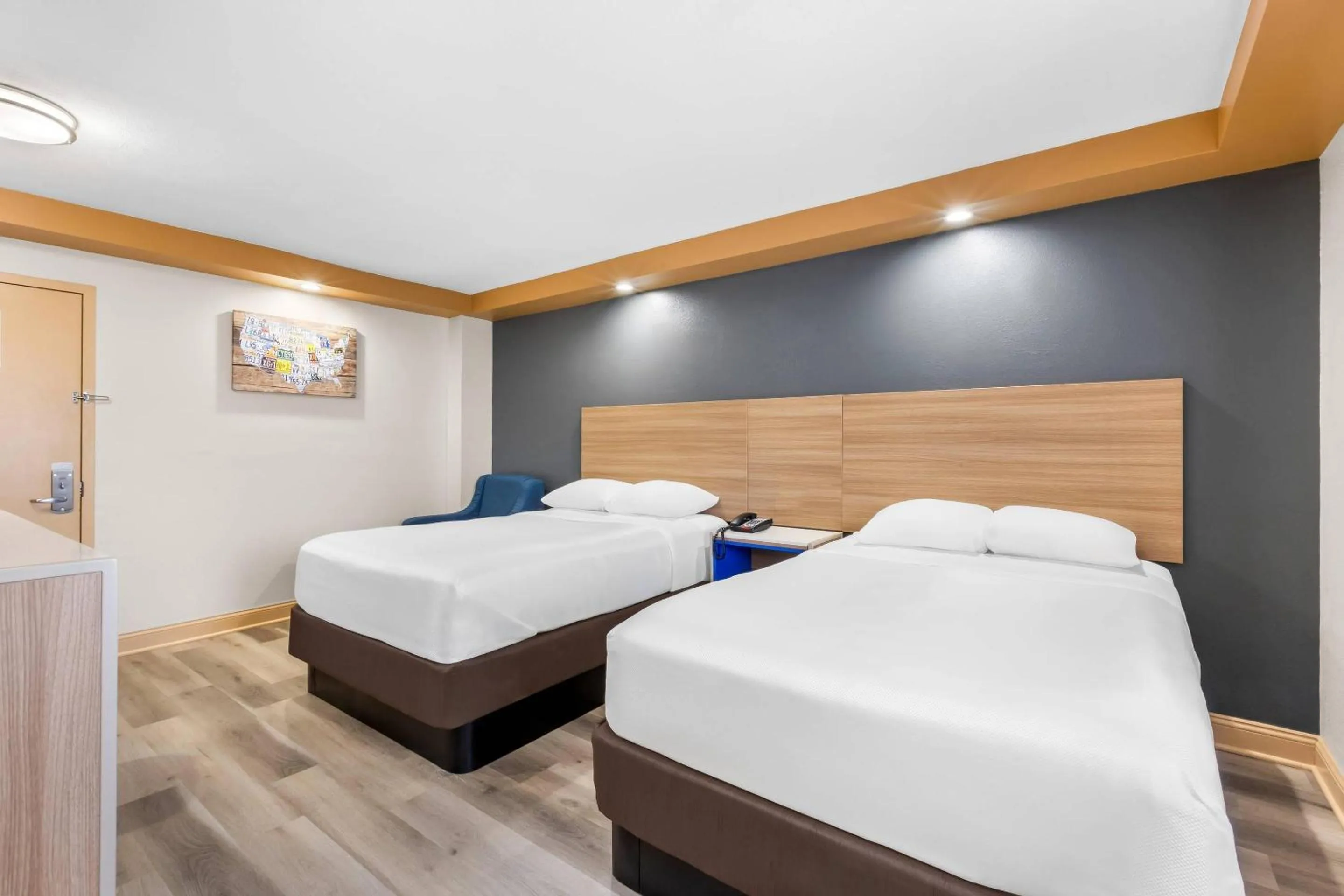 Bedroom, Bed in Econo Lodge Woodbridge