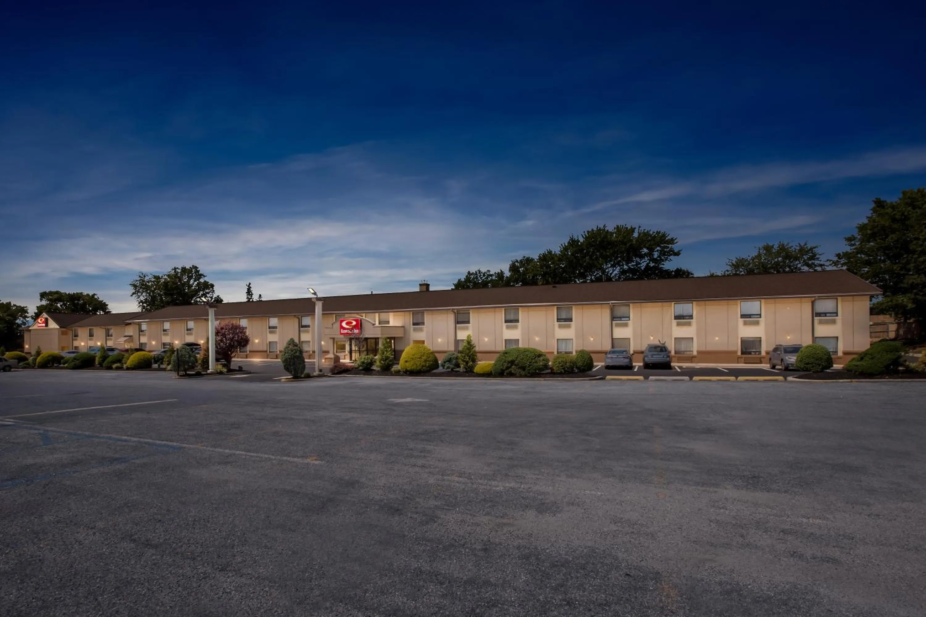 Property building in Econo Lodge Woodbridge