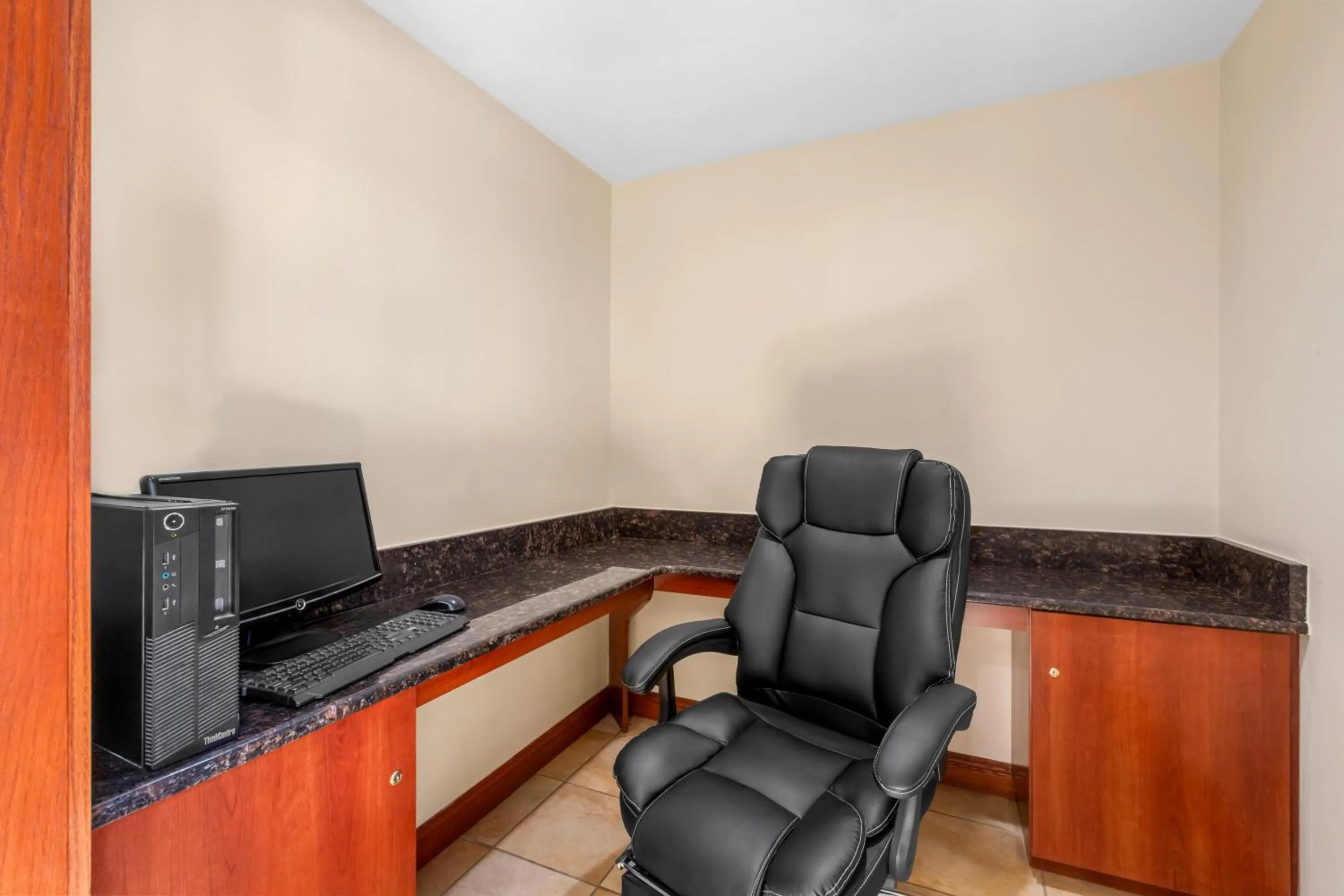 Business facilities in Econo Lodge Woodbridge