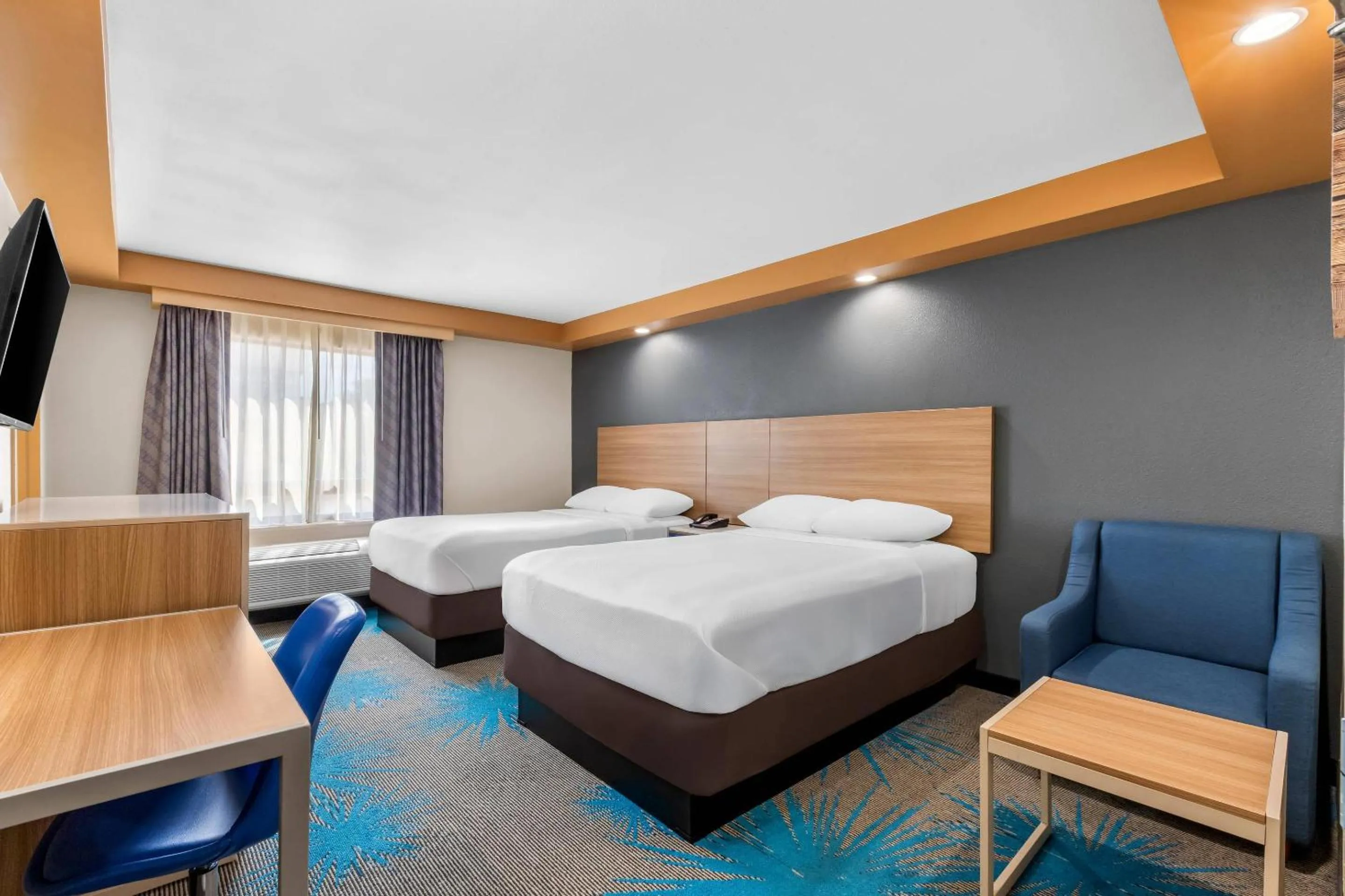 Bedroom, Bed in Econo Lodge Woodbridge