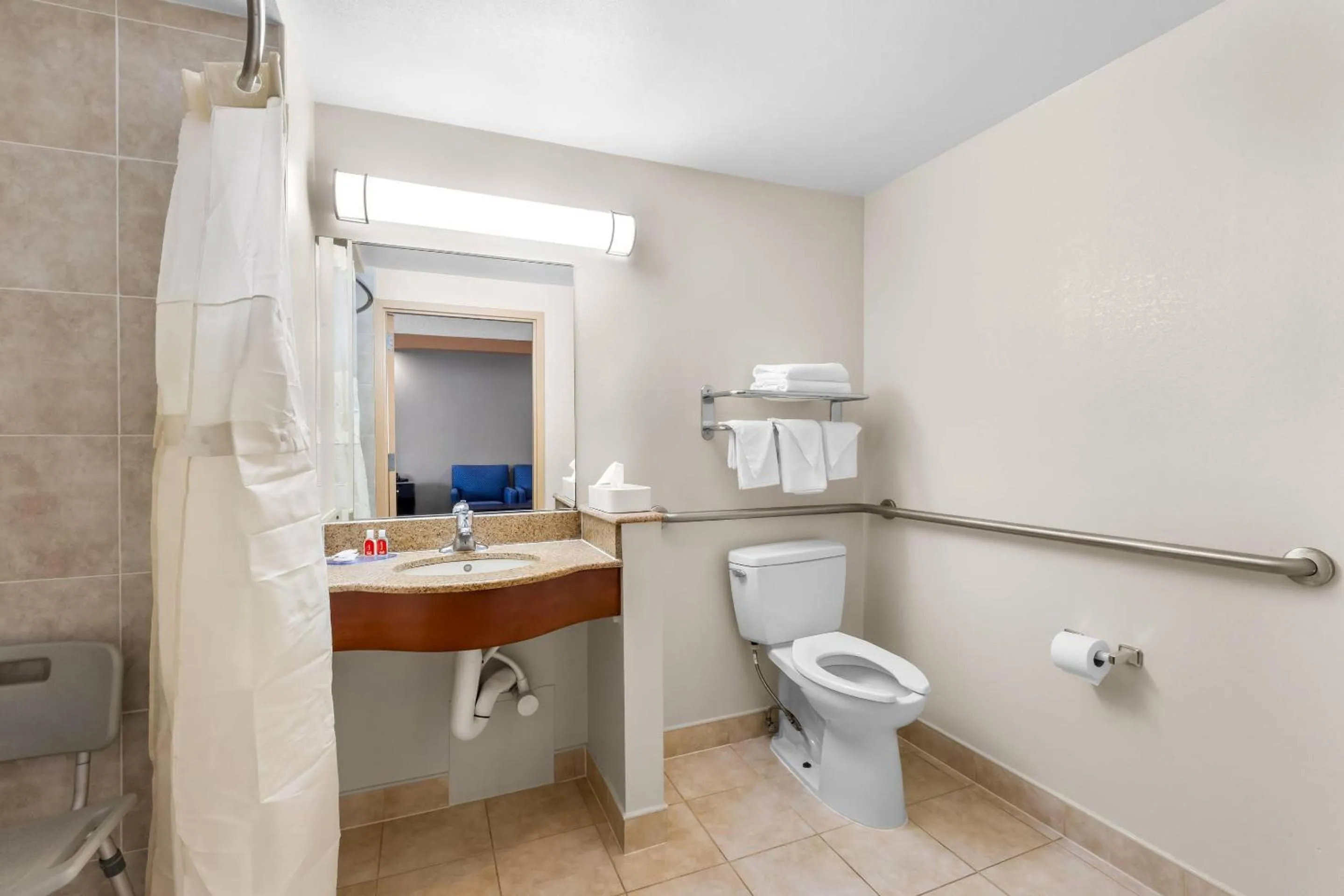 Bedroom in Econo Lodge Woodbridge