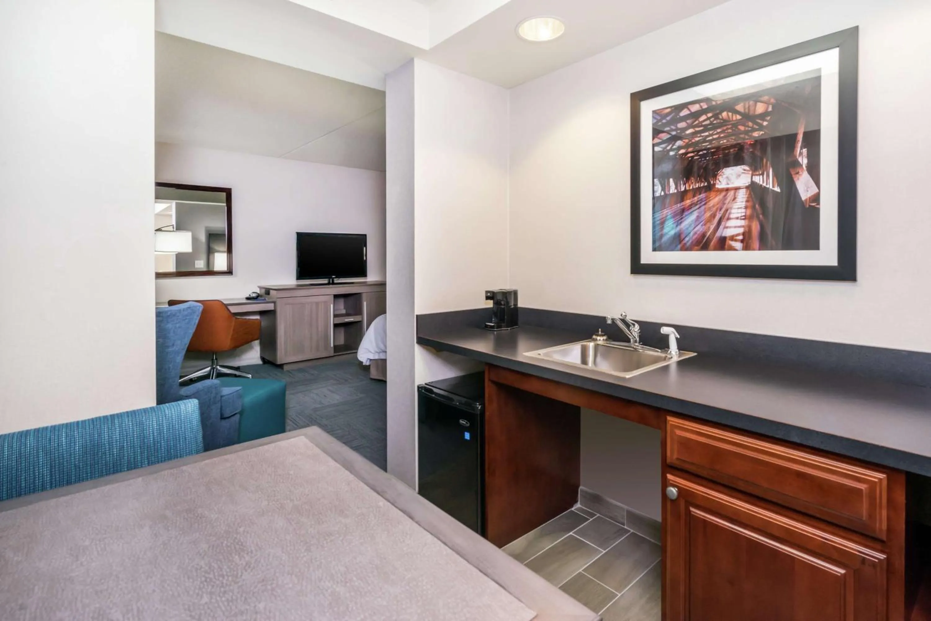 Living room in Hampton Inn Clifton Park