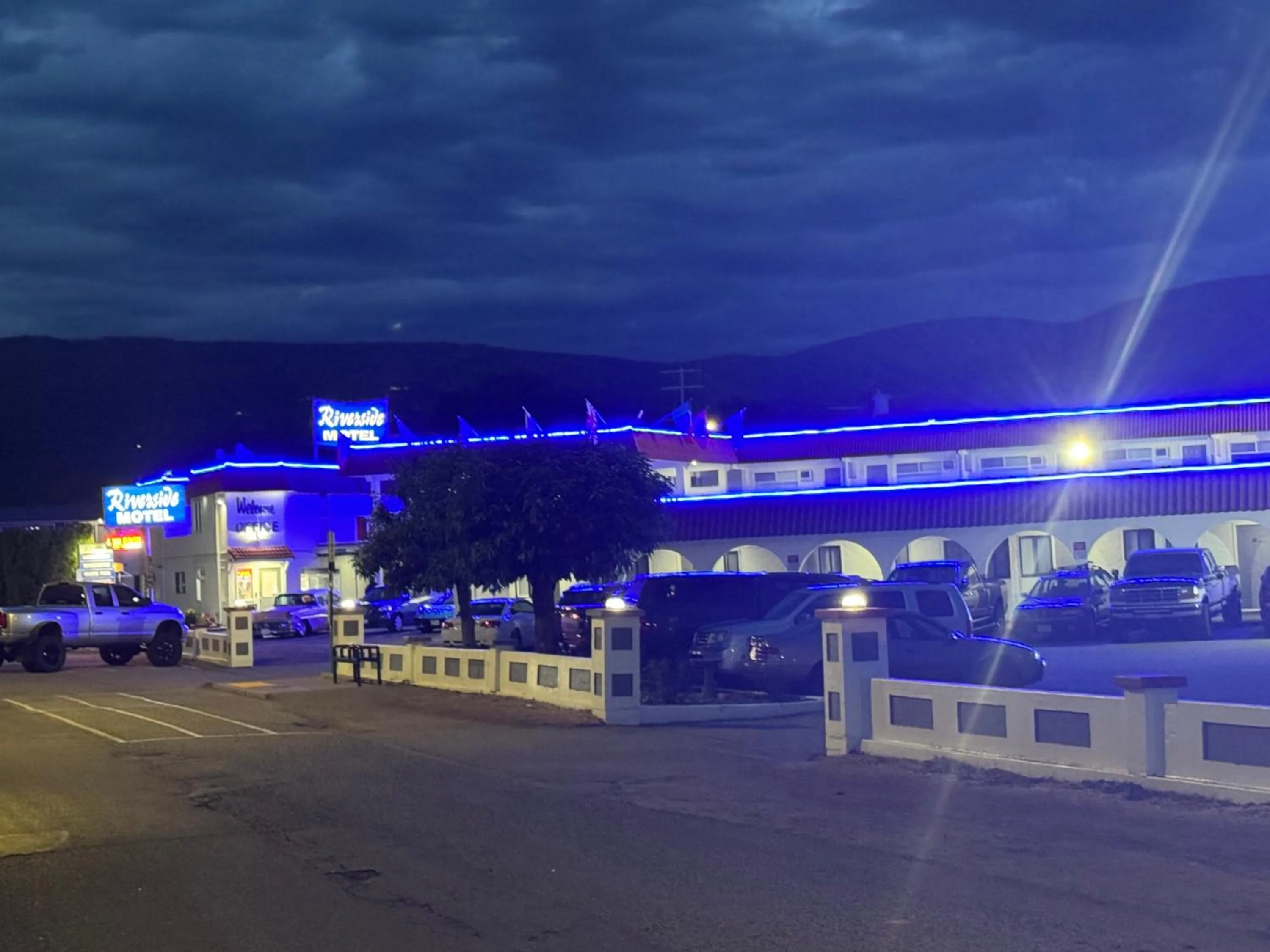 Riverside Motel