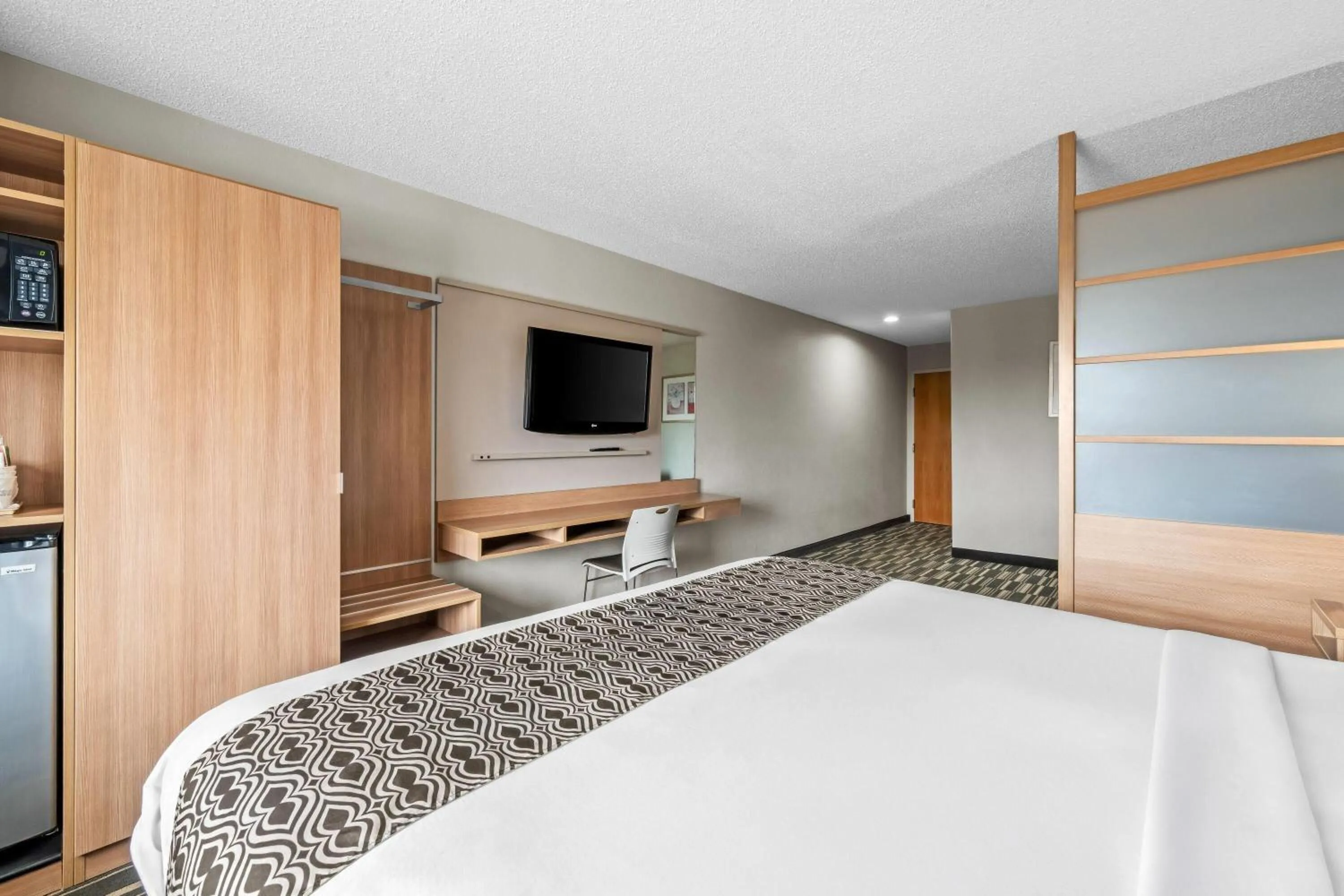 Photo of the whole room, Bed in Microtel Inn & Suites by Wyndham Statesville