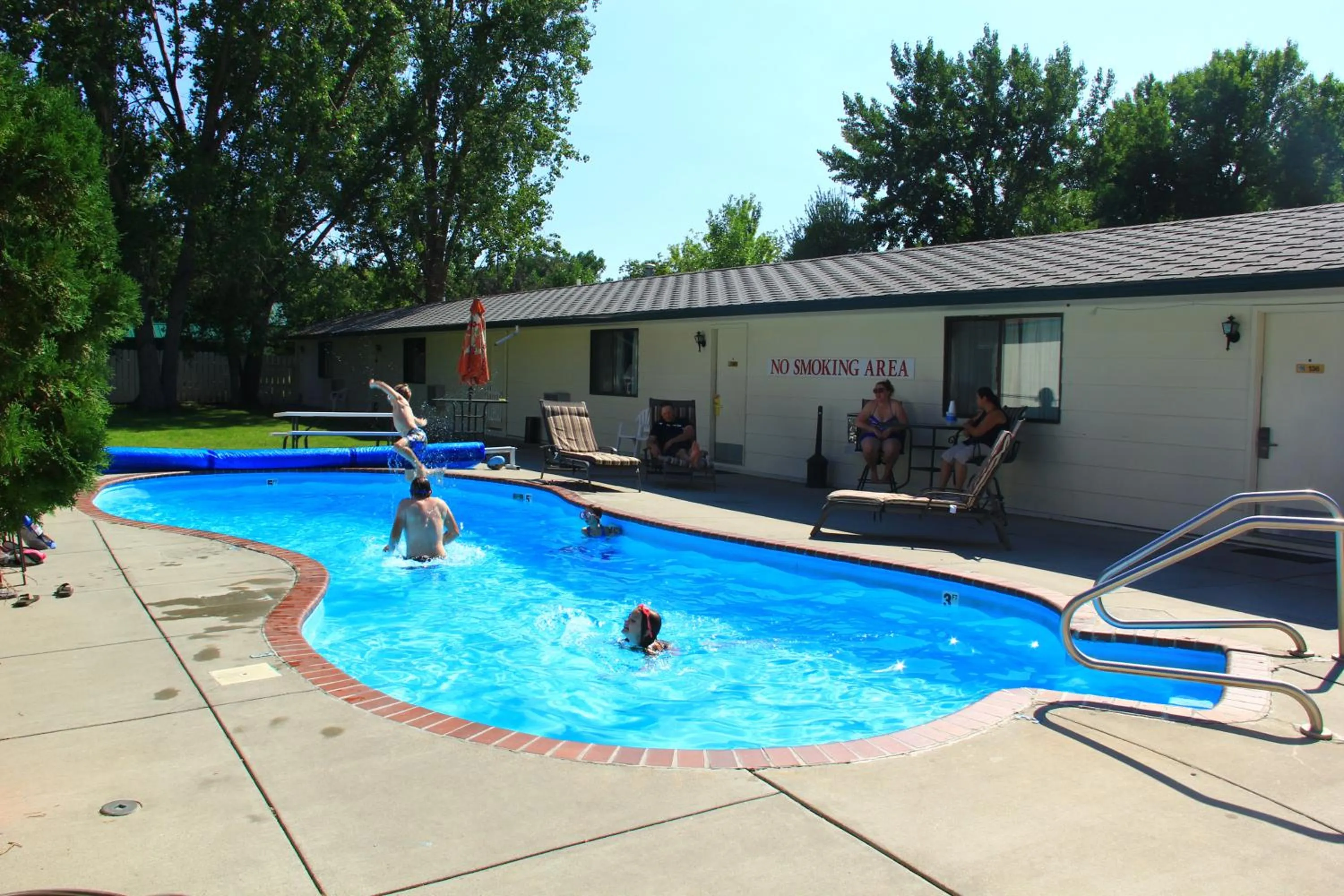  in Sunrise Motor Inn