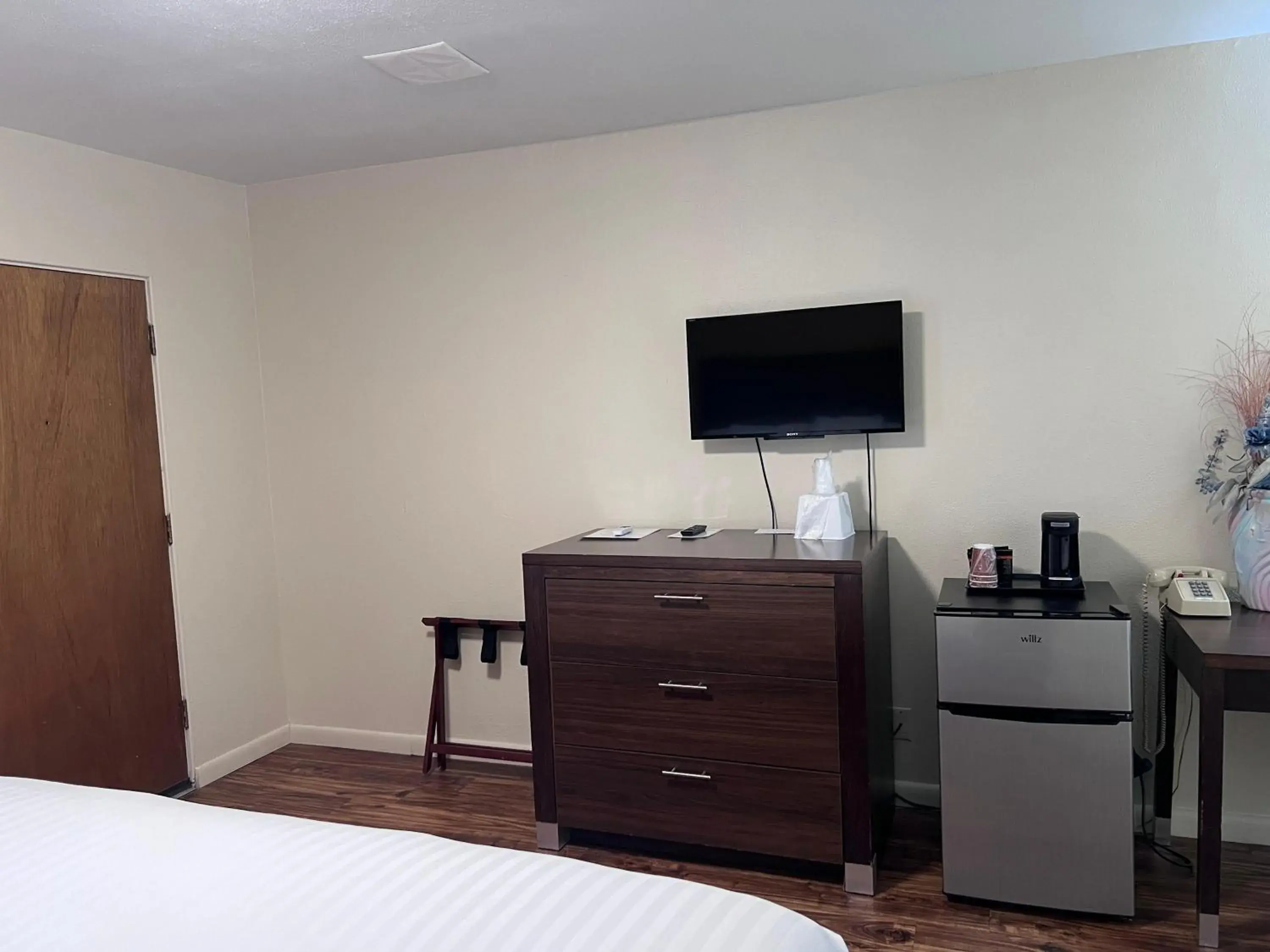 Bed in Sunrise Motor Inn Bed in Sunrise Motor Inn