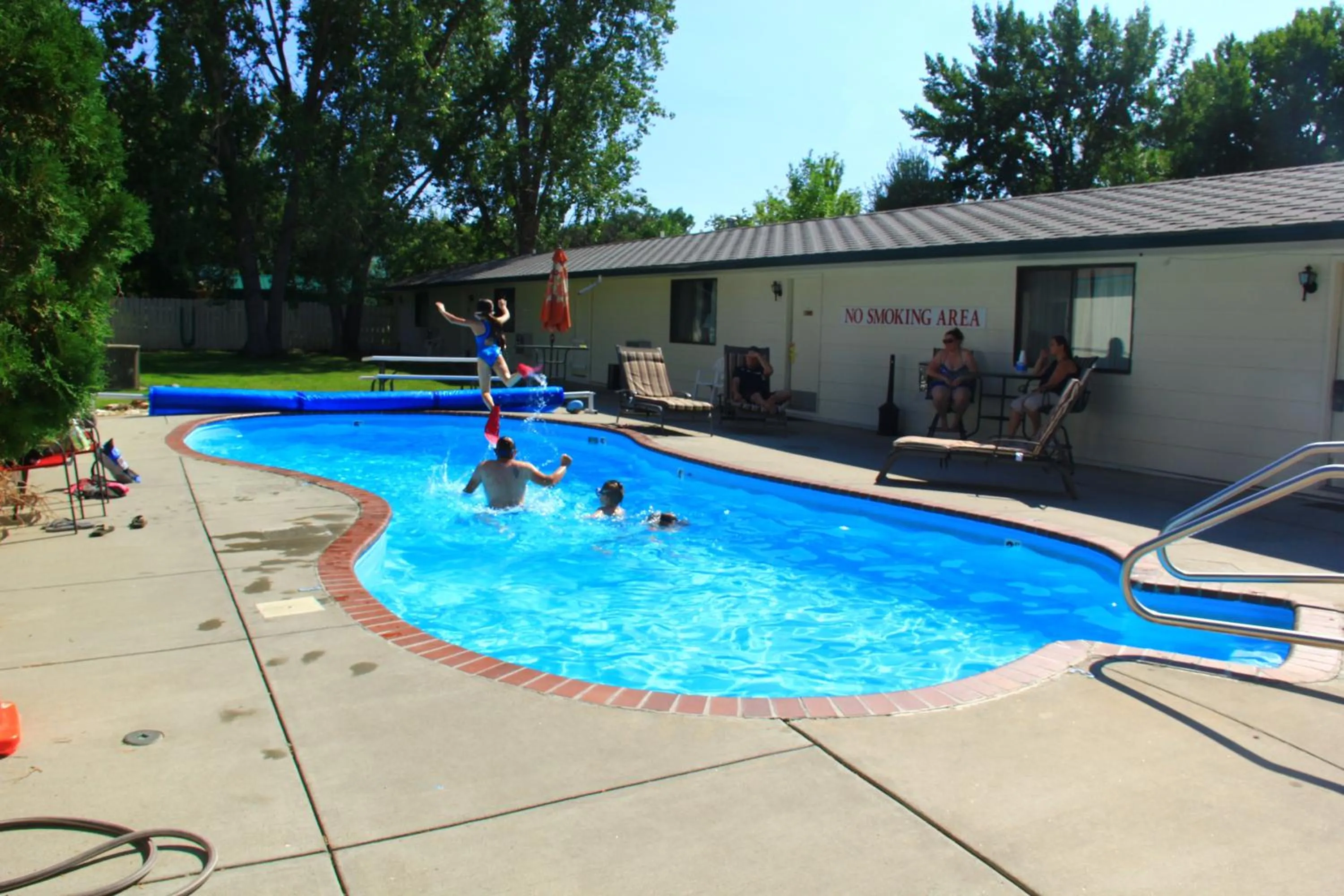 Day in Sunrise Motor Inn