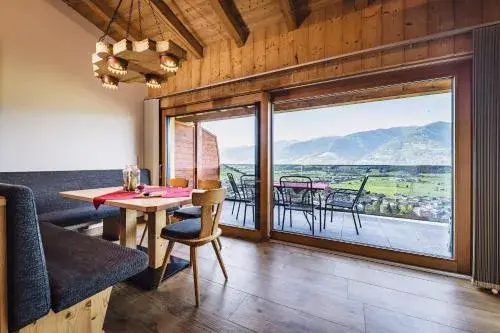 Panorama Hotel Guggenbichl - inkl Sommerkarte, einmaliger Eintritt ins Tauern Spa & bester Ausblick über Kaprun Panorama Hotel Guggenbichl - inkl Sommerkarte, einmaliger Eintritt ins Tauern Spa & bester Ausblick über Kaprun