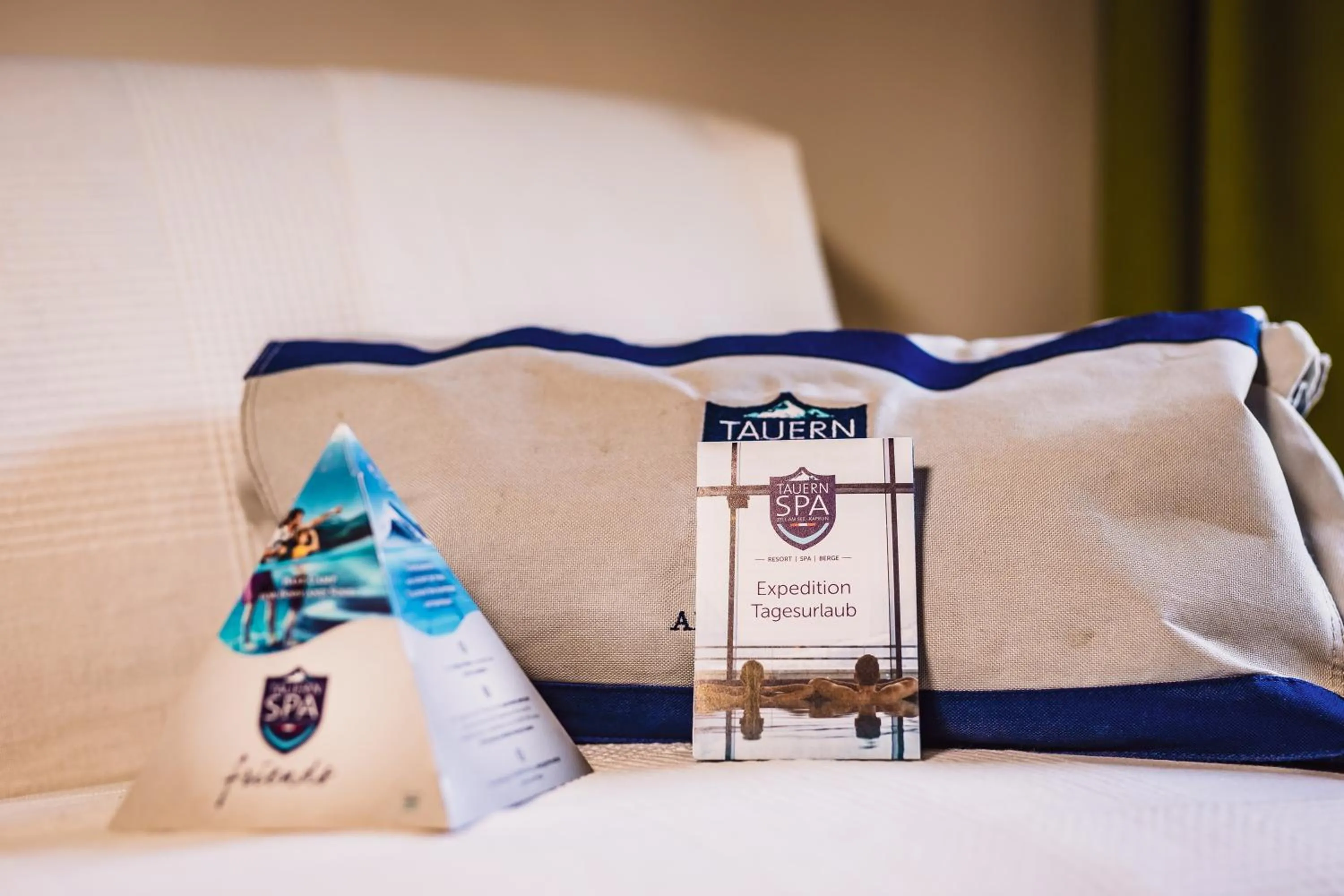 Logo/Certificate/Sign, Bed in Panorama Hotel Guggenbichl - inkl Sommerkarte, einmaliger Eintritt ins Tauern Spa & bester Ausblick über Kaprun