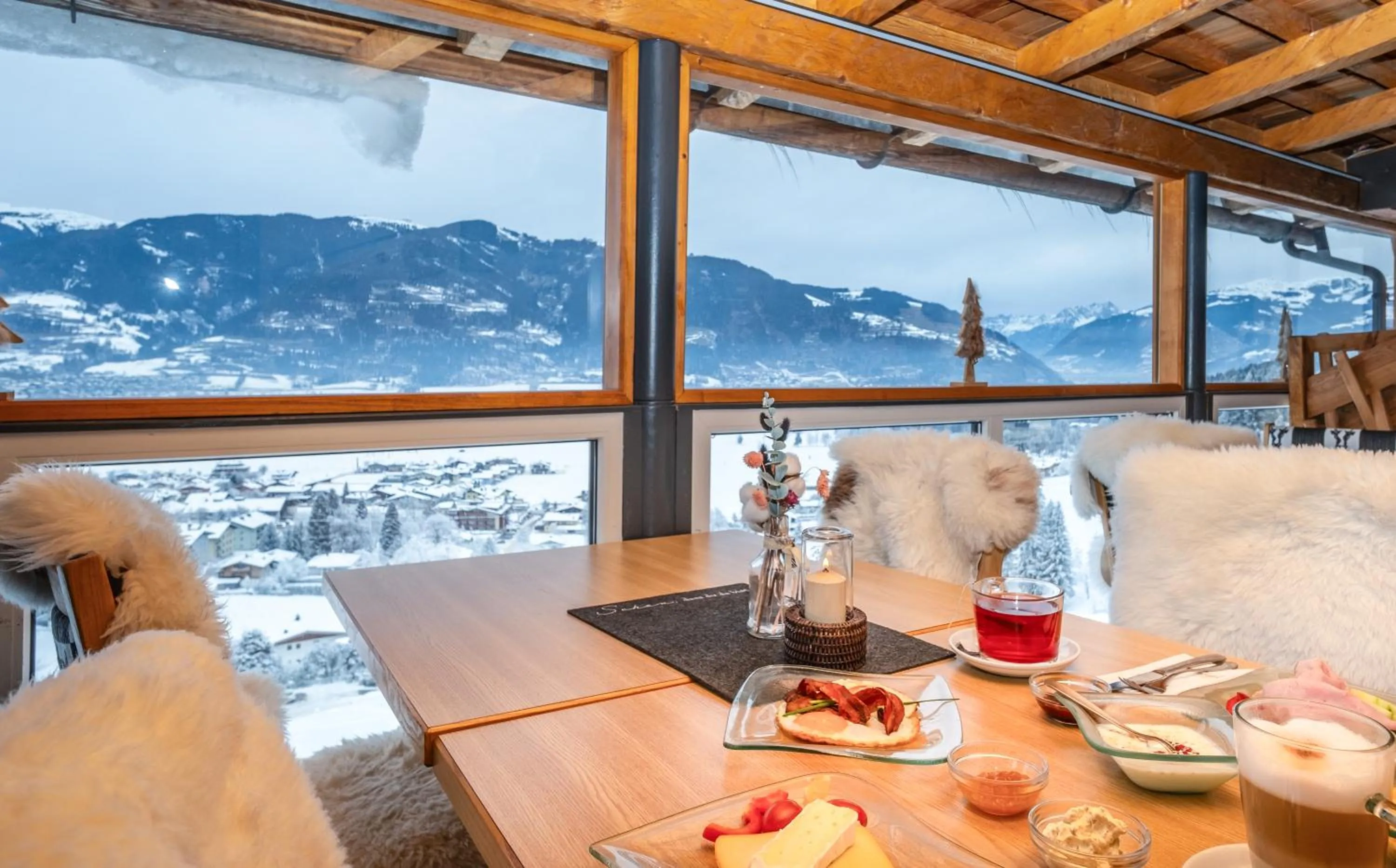 Breakfast in Panorama Hotel Guggenbichl - inkl Sommerkarte, einmaliger Eintritt ins Tauern Spa & bester Ausblick über Kaprun