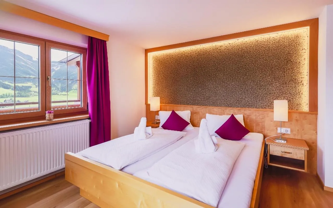 View (from property/room), Bed in Panorama Hotel Guggenbichl - inkl Sommerkarte, einmaliger Eintritt ins Tauern Spa & bester Ausblick über Kaprun