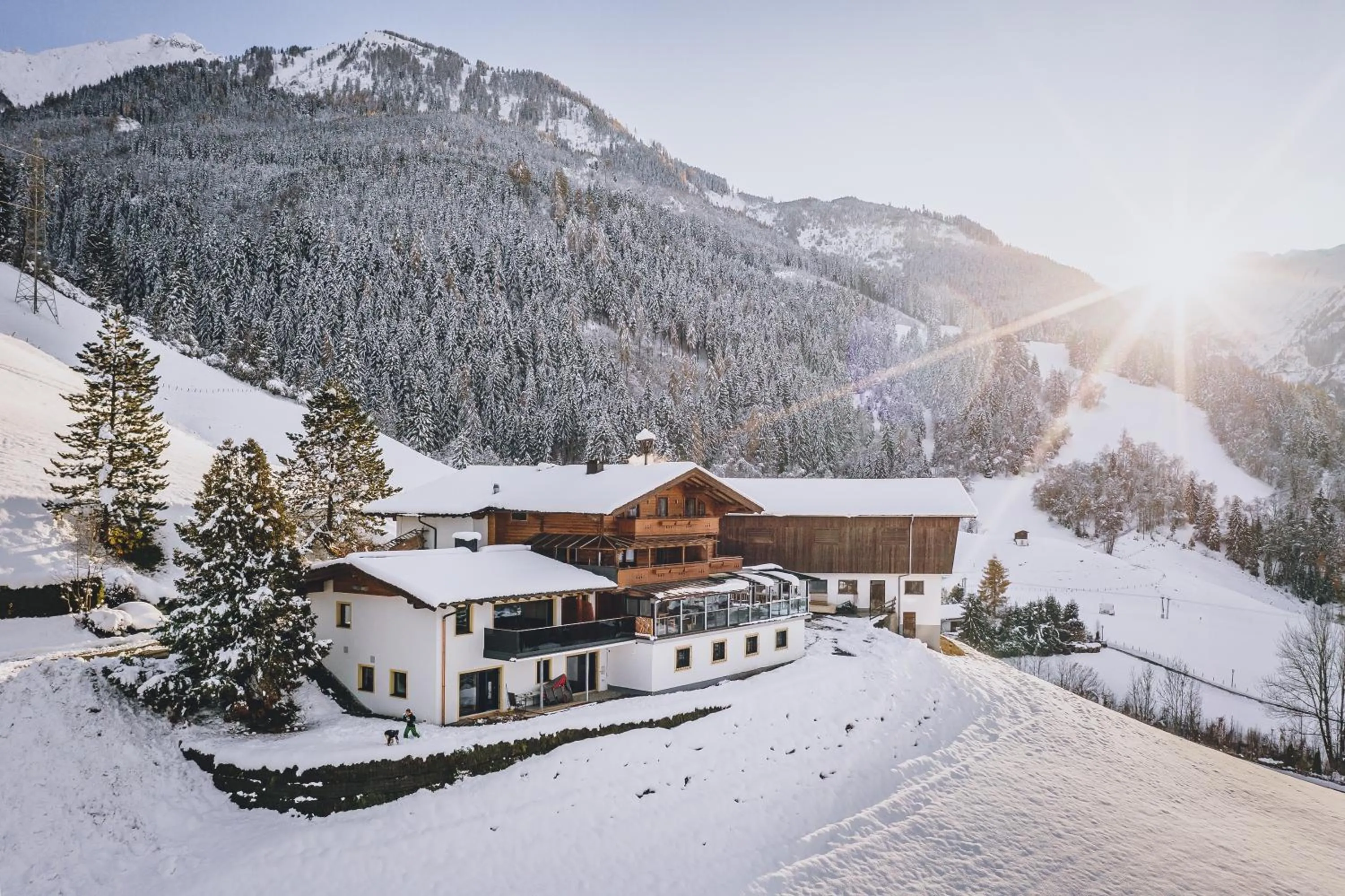 Property building in Panorama Hotel Guggenbichl - inkl Sommerkarte, einmaliger Eintritt ins Tauern Spa & bester Ausblick über Kaprun