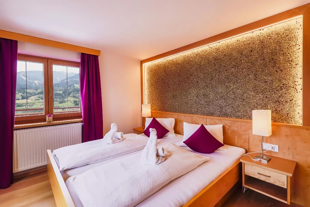 View (from property/room), Bed in Panorama Hotel Guggenbichl - inkl Sommerkarte, einmaliger Eintritt ins Tauern Spa & bester Ausblick über Kaprun