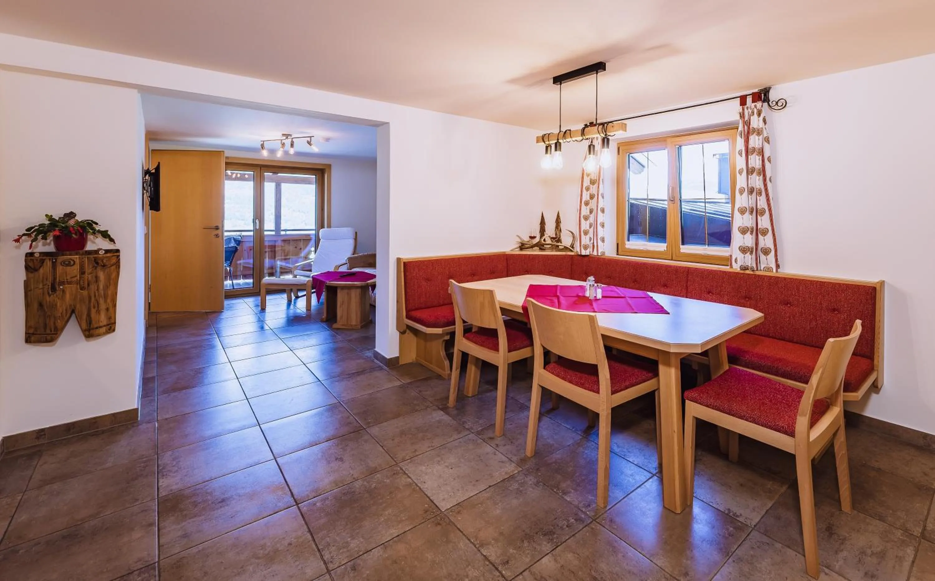 Dining area in Panorama Hotel Guggenbichl - inkl Sommerkarte, einmaliger Eintritt ins Tauern Spa & bester Ausblick über Kaprun