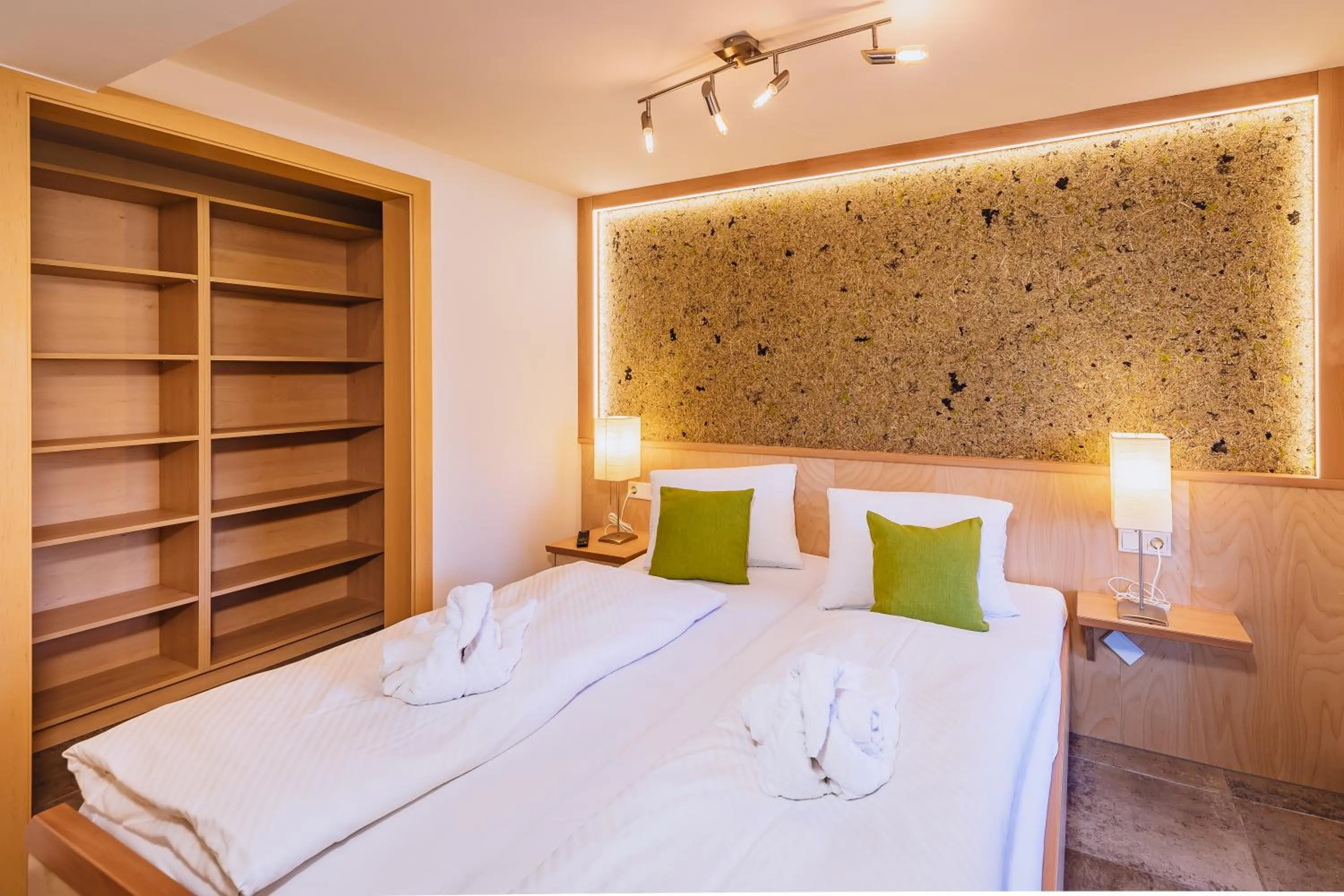 Bed in Panorama Hotel Guggenbichl - inkl Sommerkarte, einmaliger Eintritt ins Tauern Spa & bester Ausblick über Kaprun